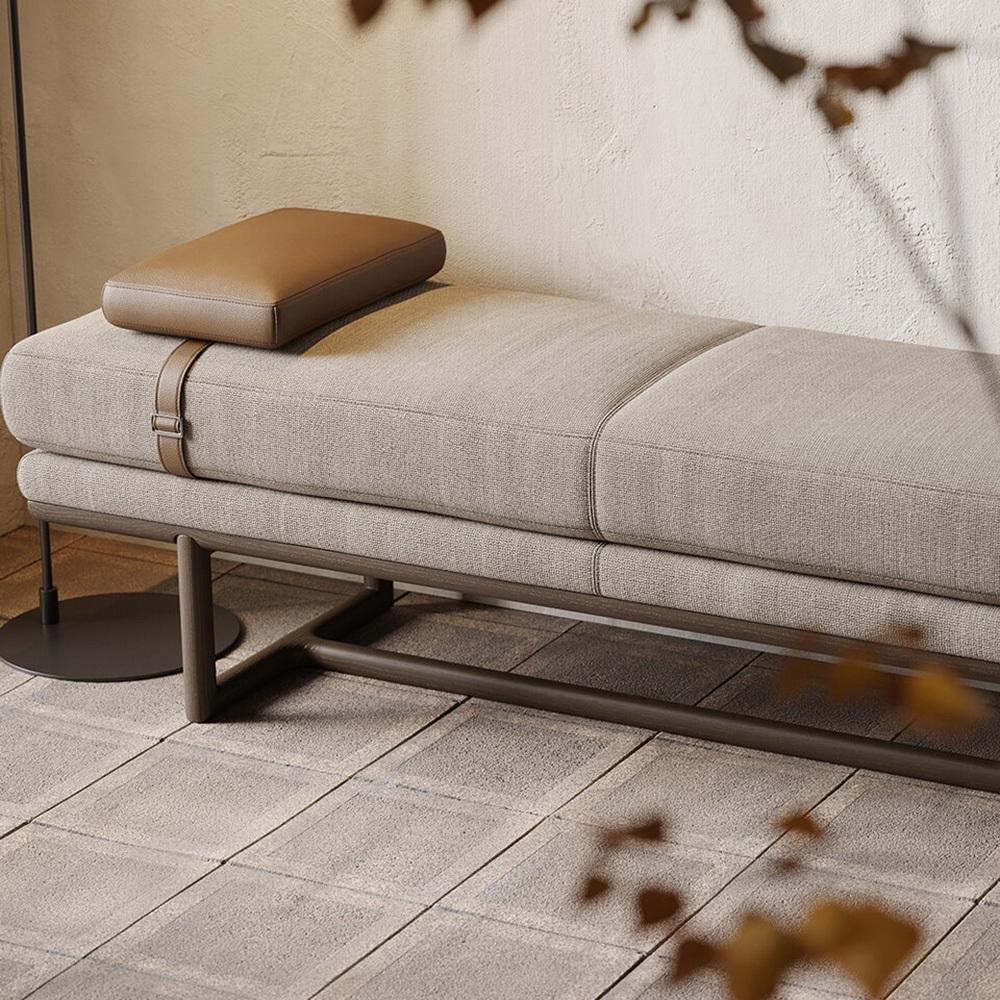 Modernes Holz und gepolstertes Daybed aus der Jahrhundertmitte - Mondo Design Studio im Angebot 2