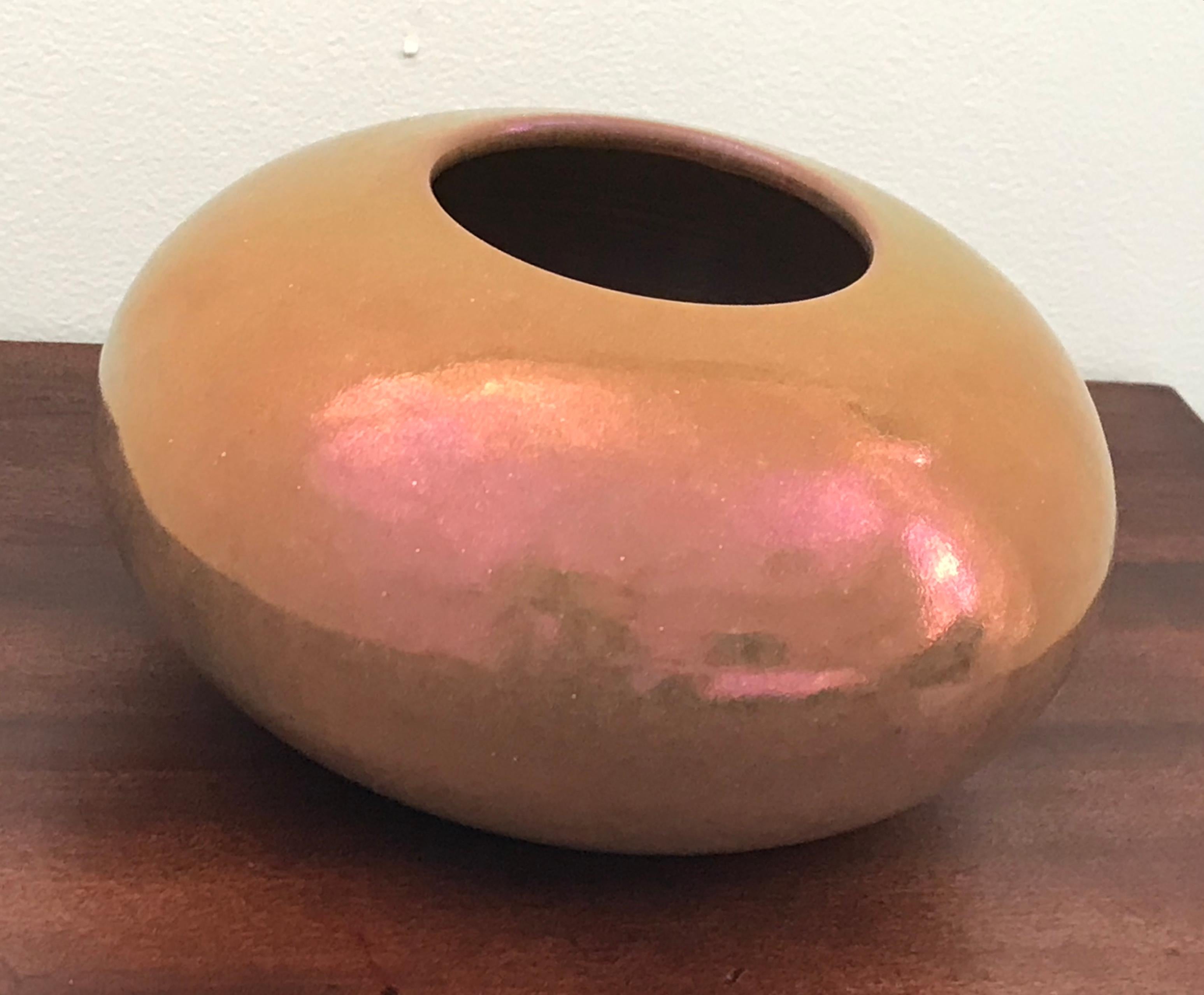Mid-Century Modern Vase en céramique émaillée irisée moderne du milieu du siècle dernier par Mobach, Hollande en vente