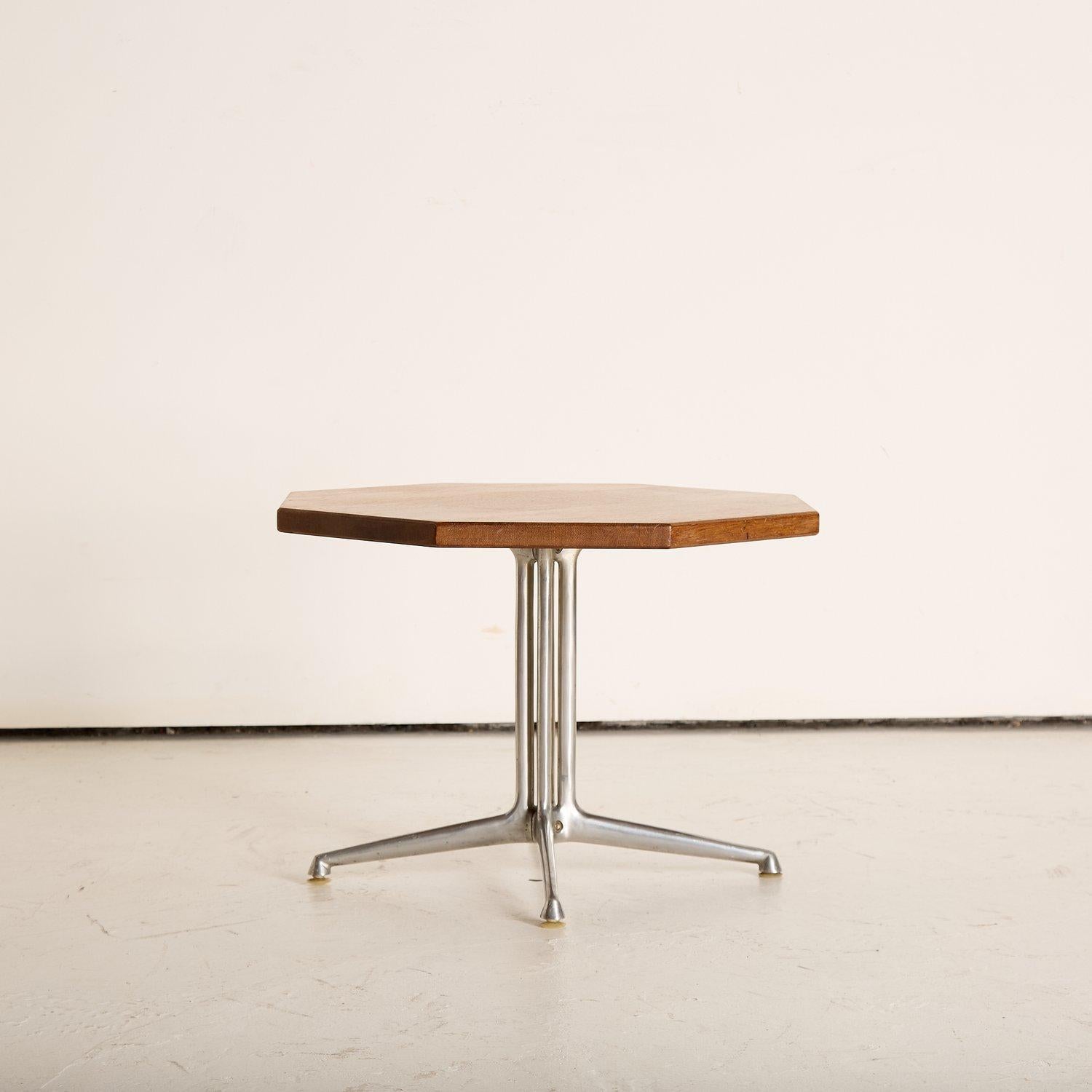 Octagonal reclaimed iroko top paired with cast aluminium base.

Once part of the Eames La Fonda range for those MCM geeks out there.

Very tactile and sleek thing.

D 65cm x H 45 m