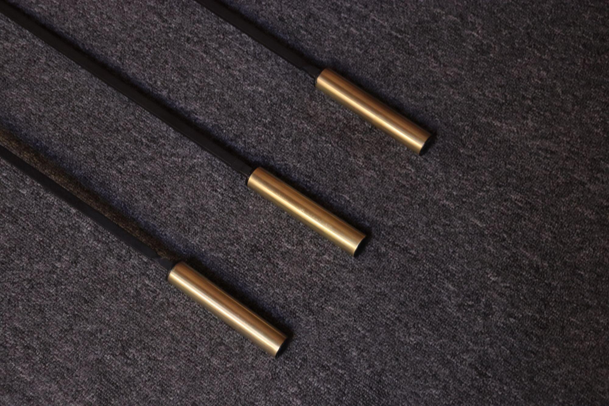Set di utensili per caminetto in ferro e ottone della modernità di metà secolo in vendita 1