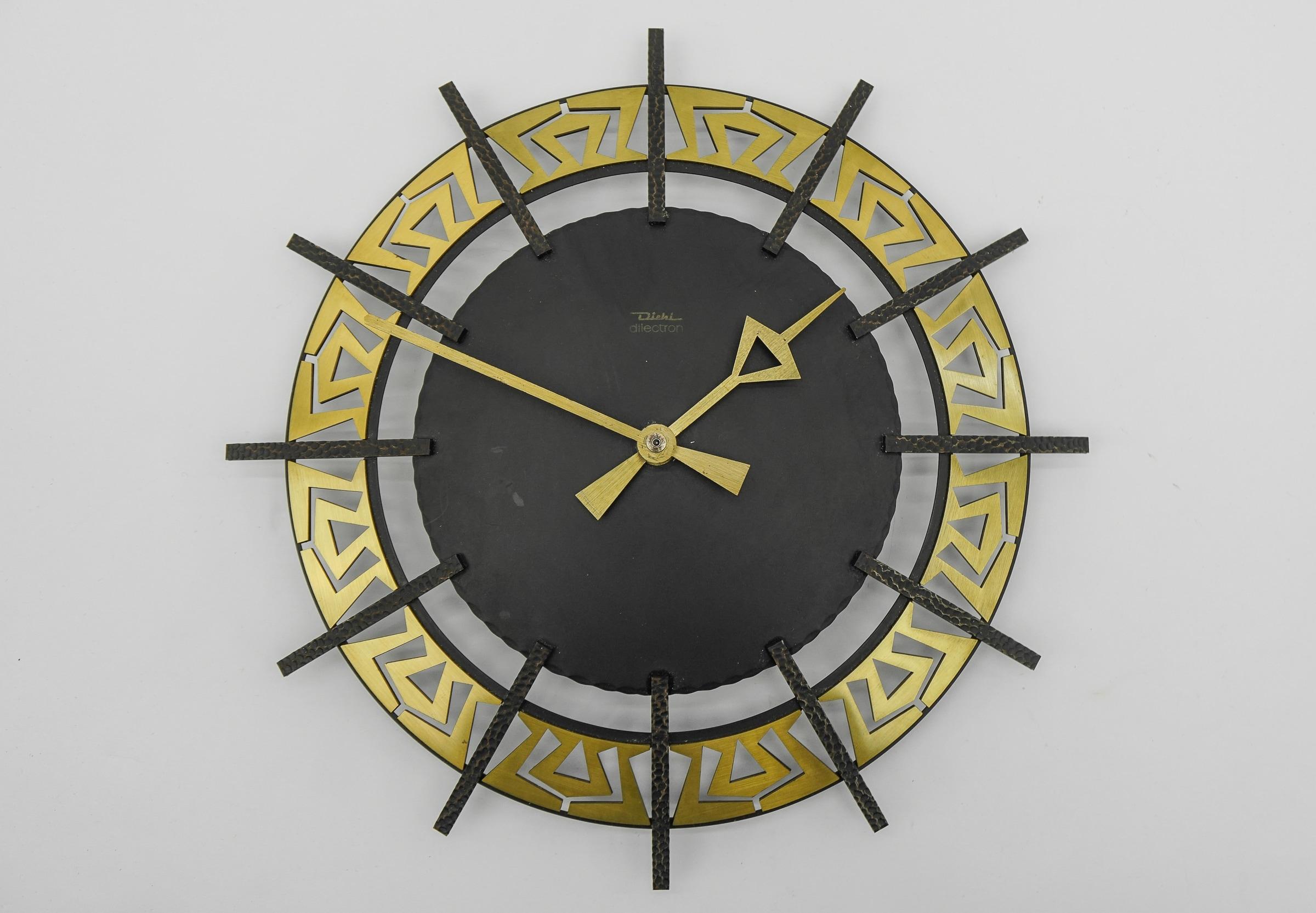 Stunning wall clock made of Iron & brass. 

An eye catcher par excellence.

Made in Germany.

We have tested it and it works.

Electric, battery operated clock.