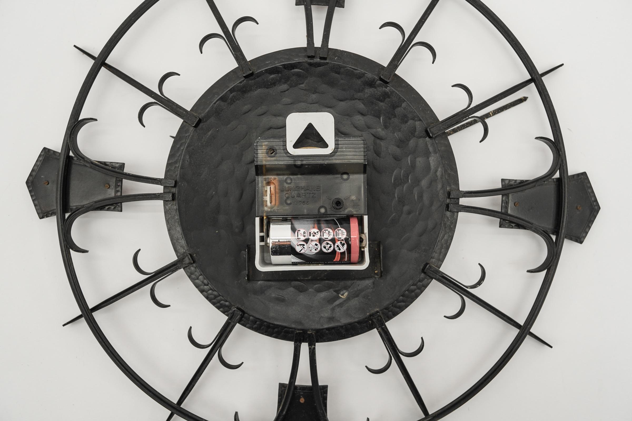 Metallo Orologio da parete in ferro e rame di Mauthe Electric, anni '60, della modernità di metà secolo in vendita