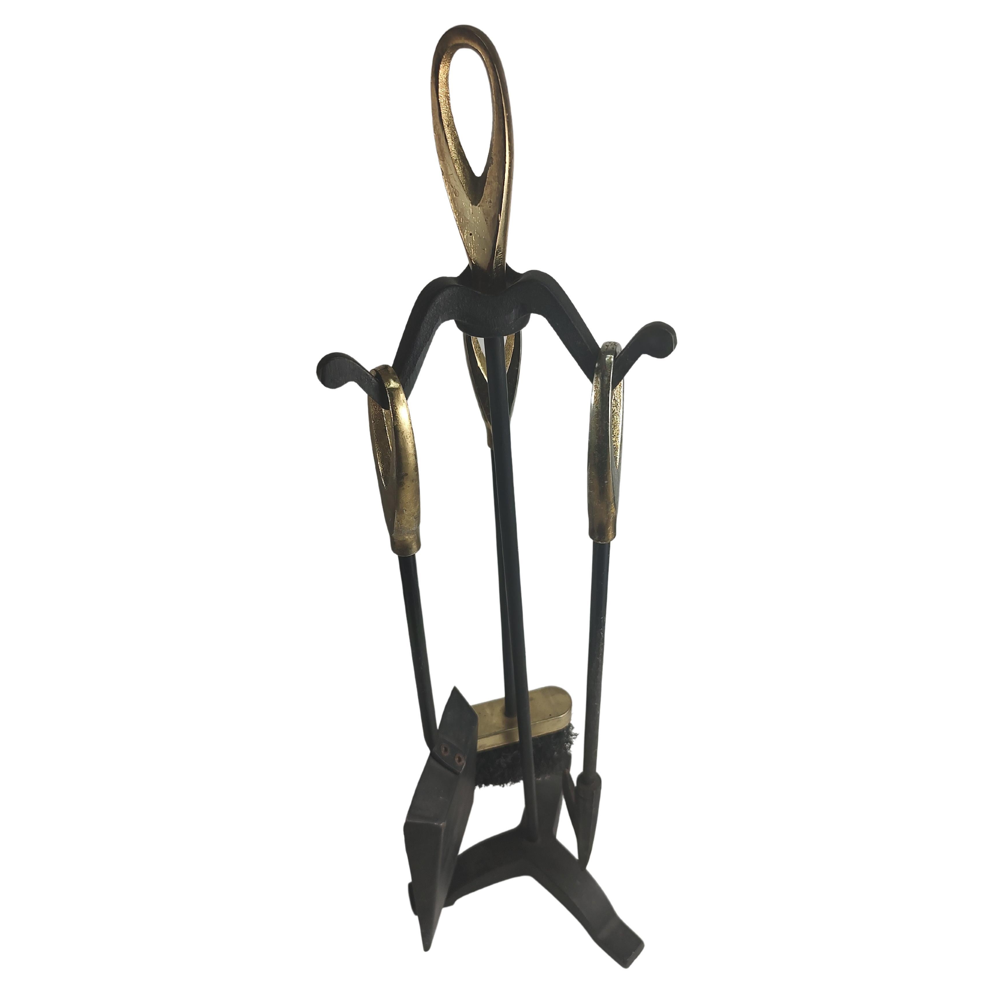 Set di 4 pezzi di strumenti per caminetto in ferro e ottone del Mid Century Modern Petite