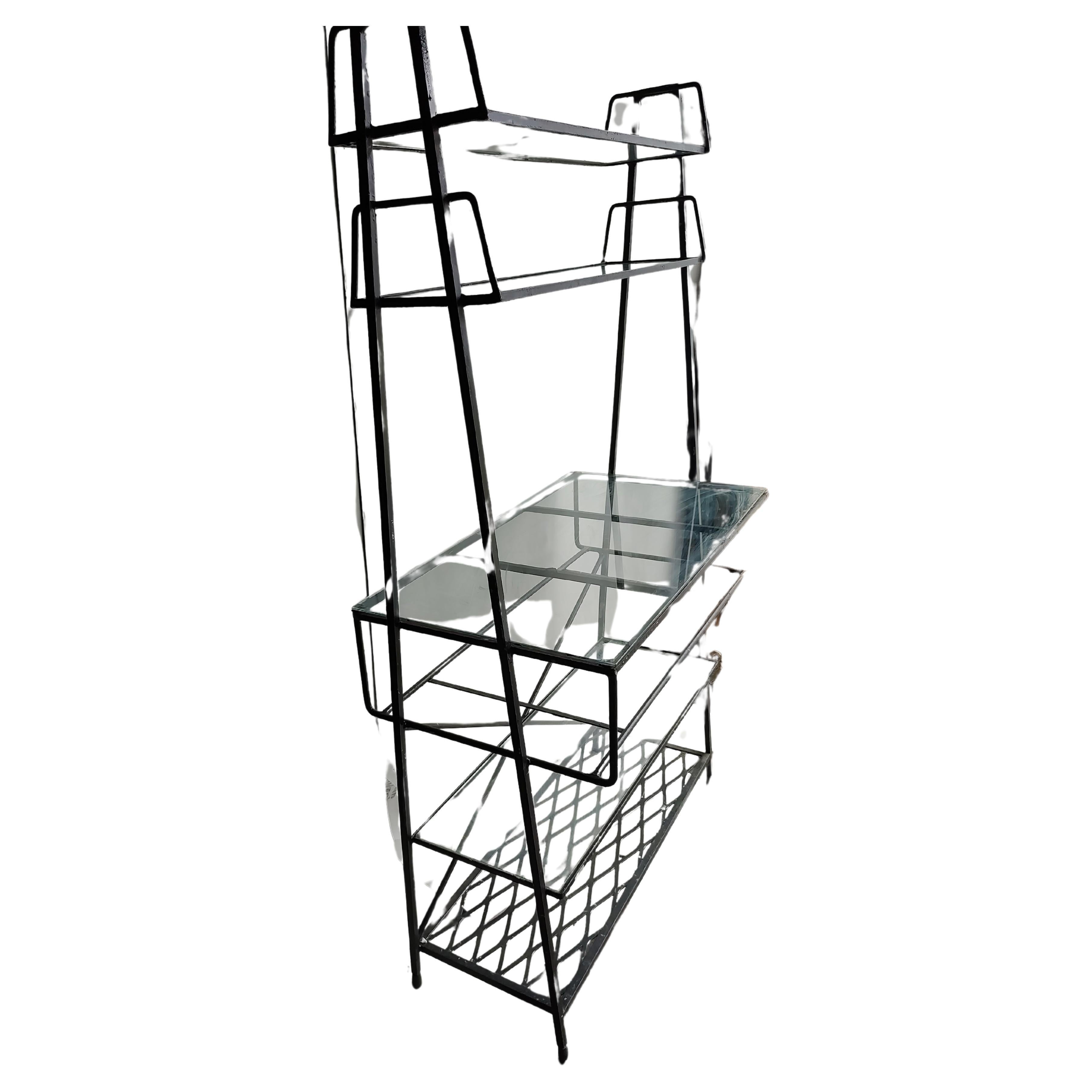 Mid-Century Modern Etagère de patio d'intérieur et d'extérieur en fer et verre de style moderne du milieu du siècle par John Salterini en vente