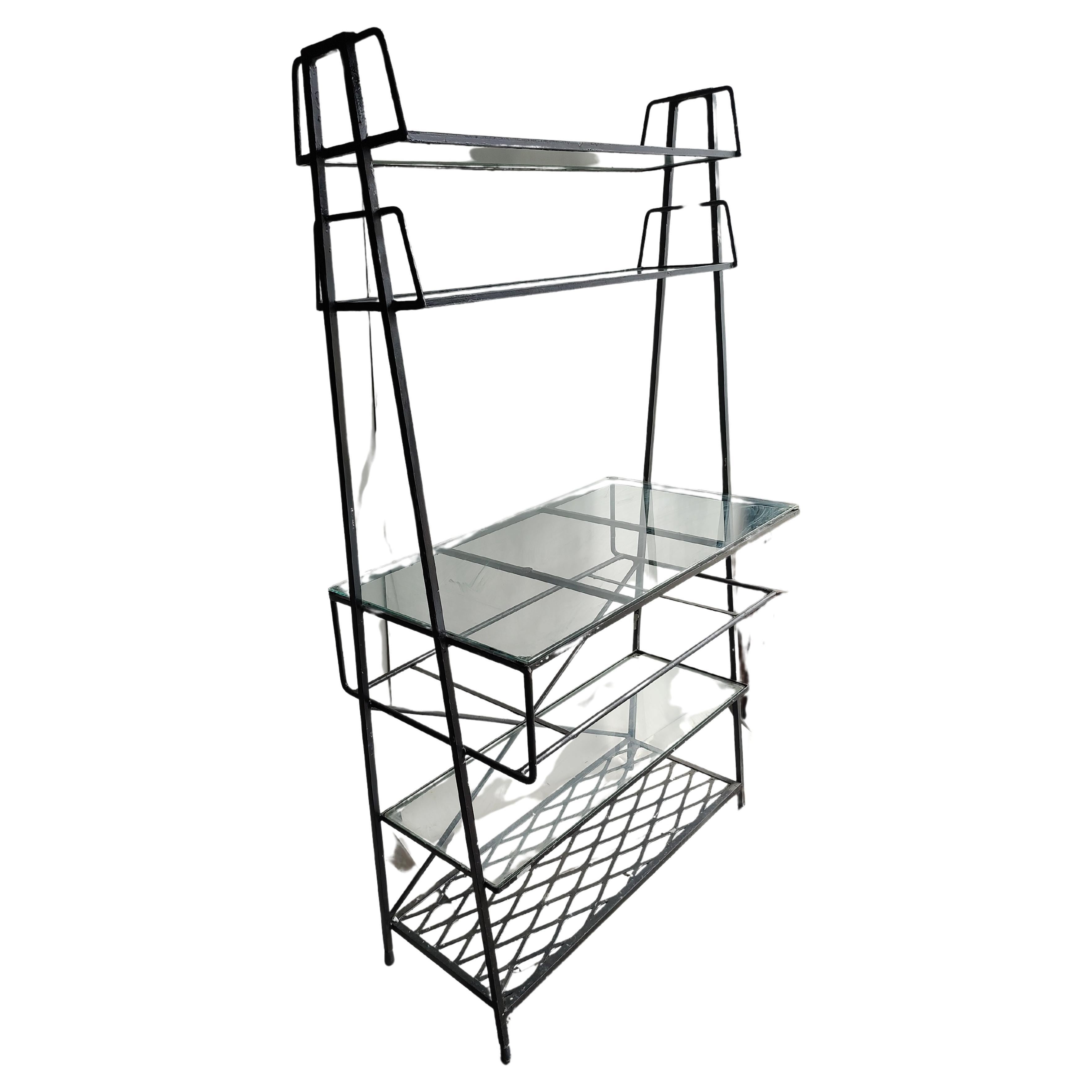 Fait main Etagère de patio d'intérieur et d'extérieur en fer et verre de style moderne du milieu du siècle par John Salterini en vente