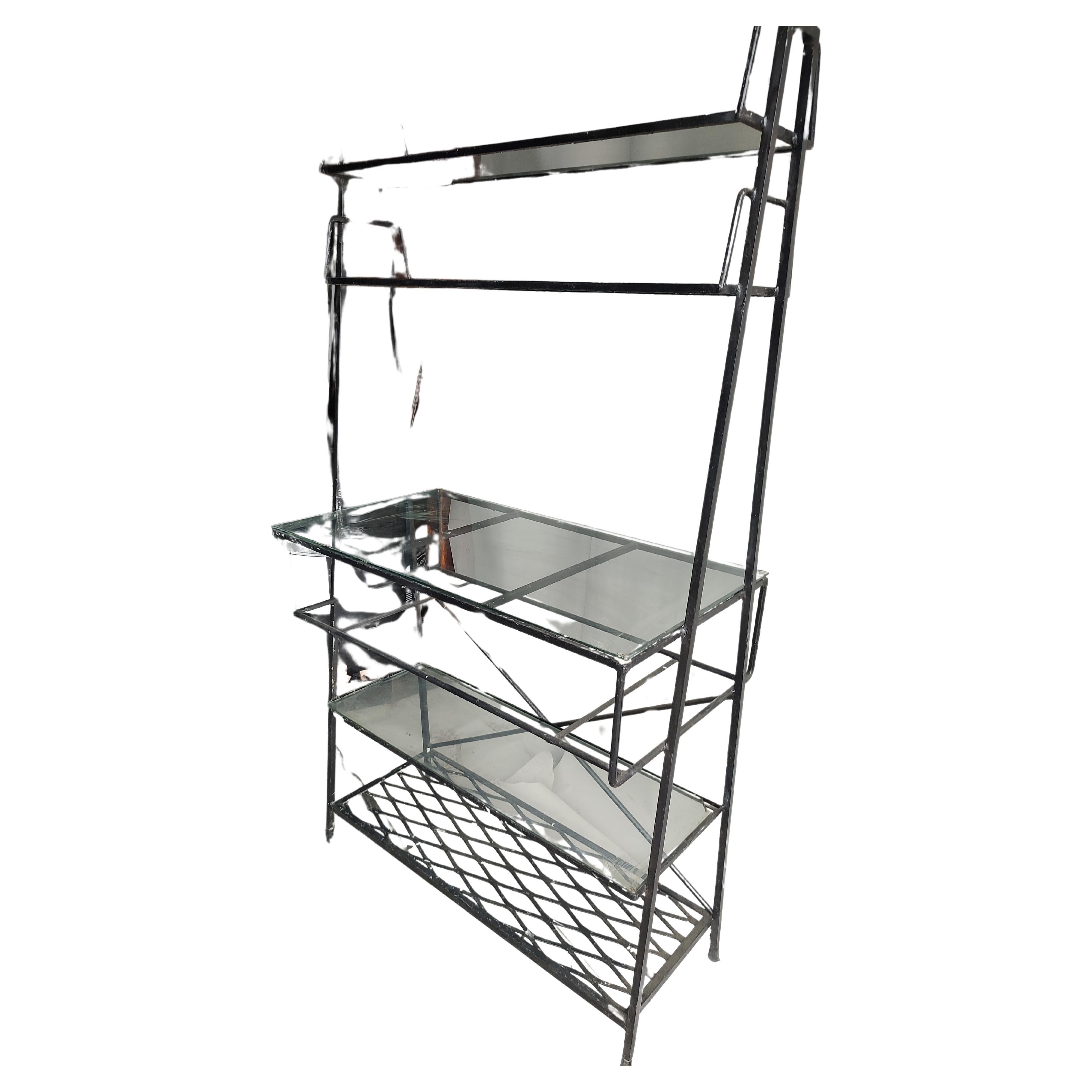 Etagère de patio d'intérieur et d'extérieur en fer et verre de style moderne du milieu du siècle par John Salterini Bon état - En vente à Port Jervis, NY