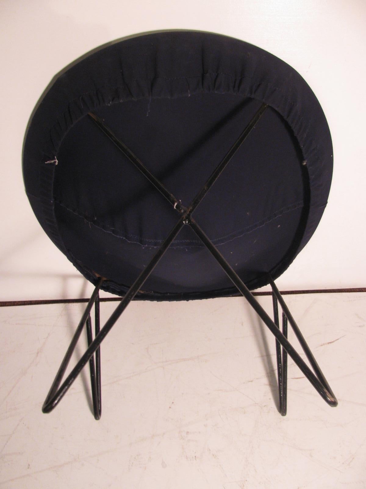 Canvas Mid-Century Modern Iron Hoop Lounge Chair, circa 1955 For Sale
