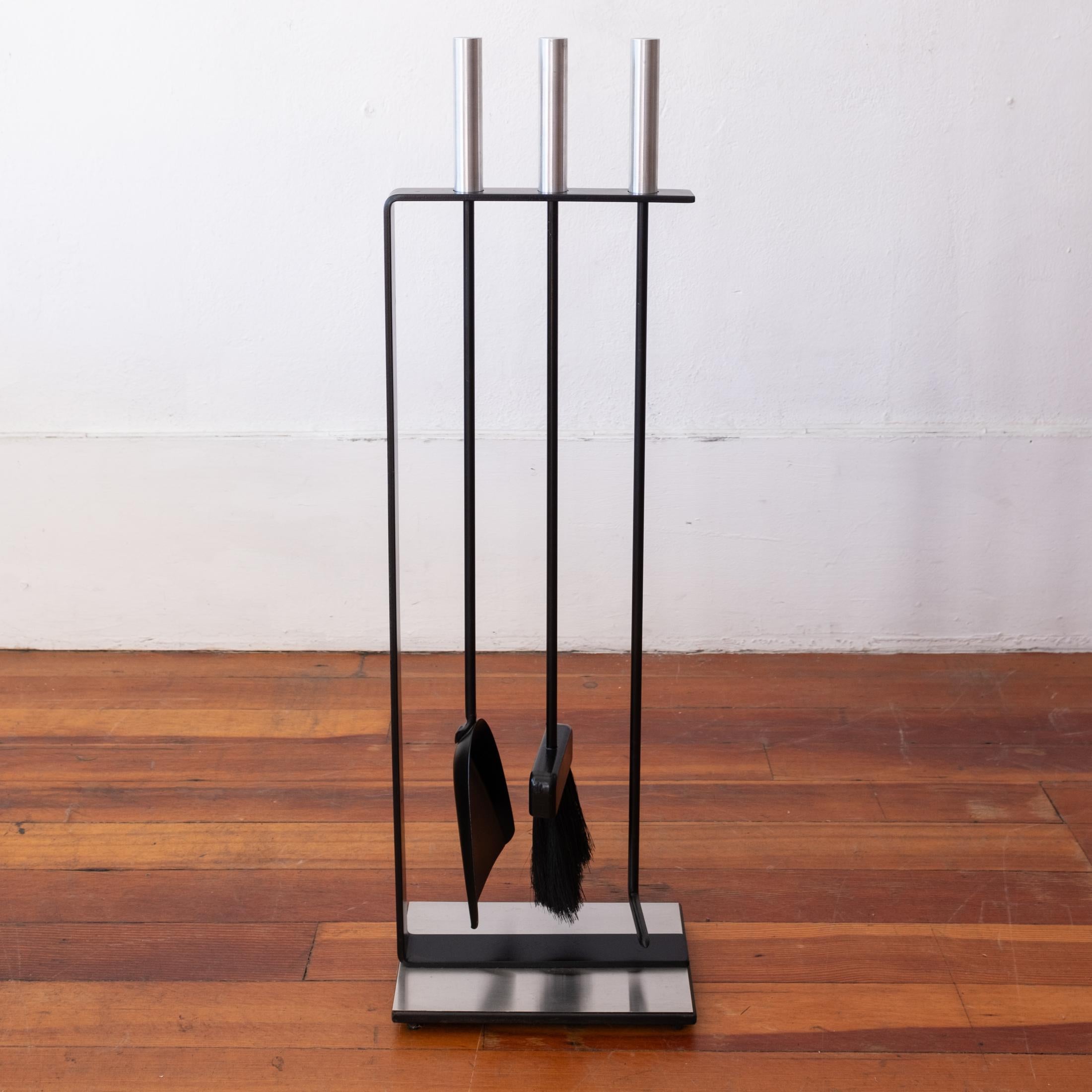 Set de Herramientas para Chimenea de Hierro Modernista de Mediados de Siglo en venta 6