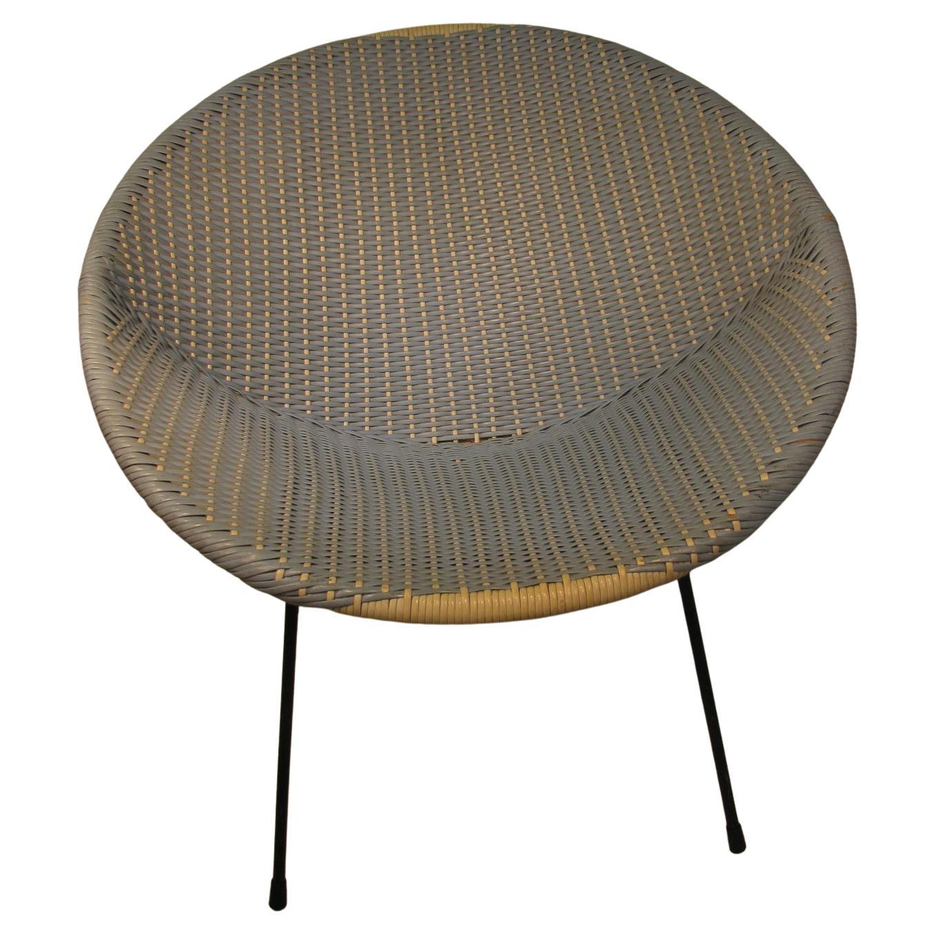 Mid-Century moderno Sedia da salotto a forma di cerchio in ferro e vimini, moderna, del metà del secolo scorso in vendita