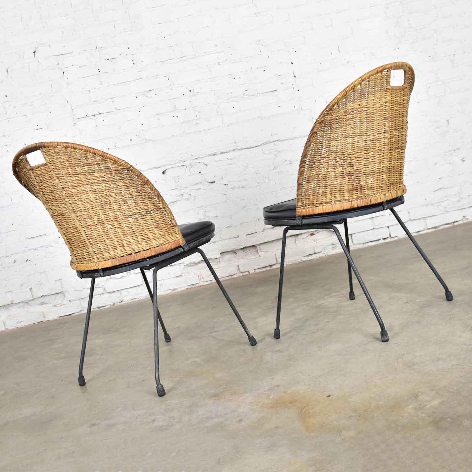 Mid-Century Modern Iron and Wicker Pair Neva-Rust Chairs Tempestini & Salterini In Good Condition In Topeka, KS