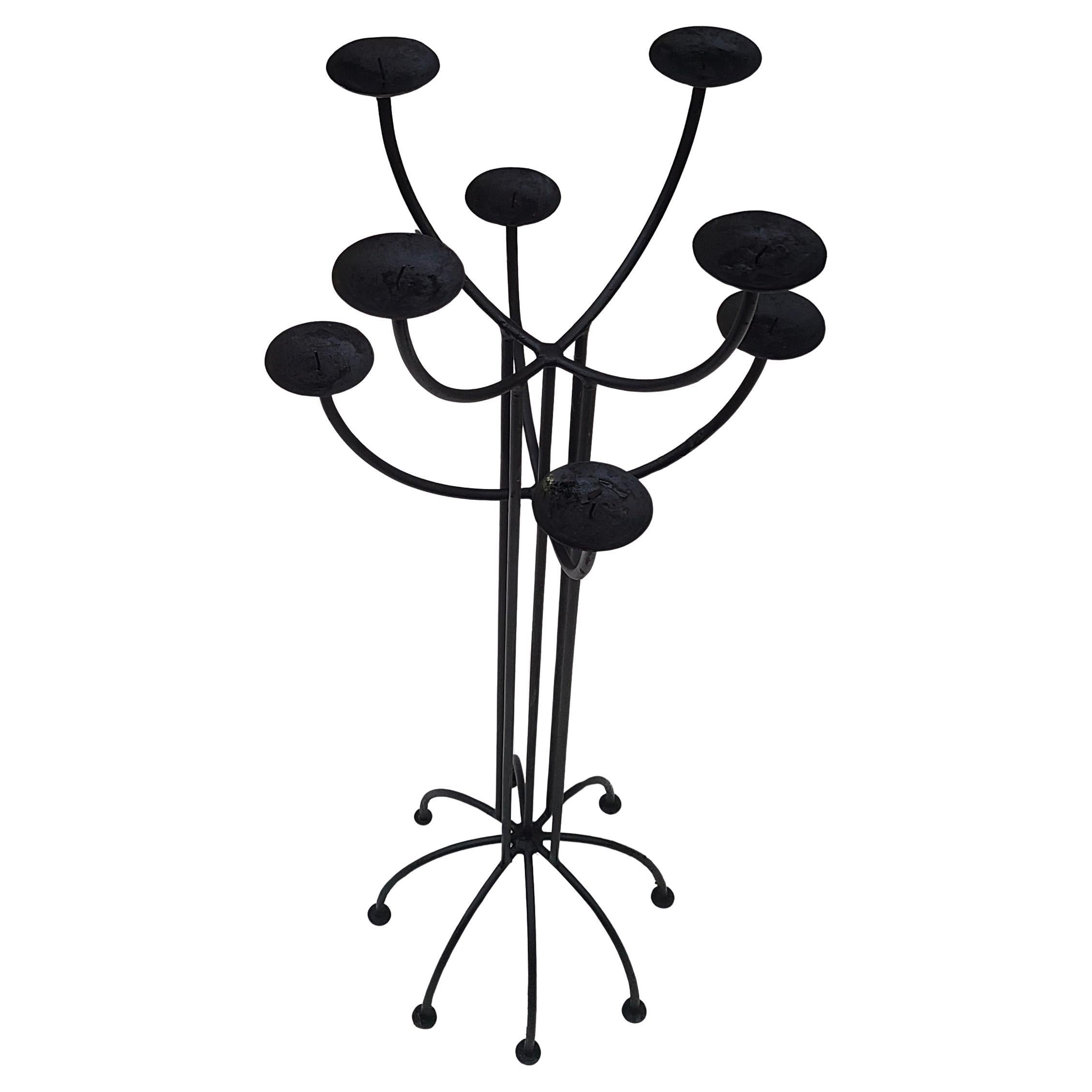 Candelabro de pie de alambre de hierro moderno de mediados de siglo mediados del siglo XX en venta