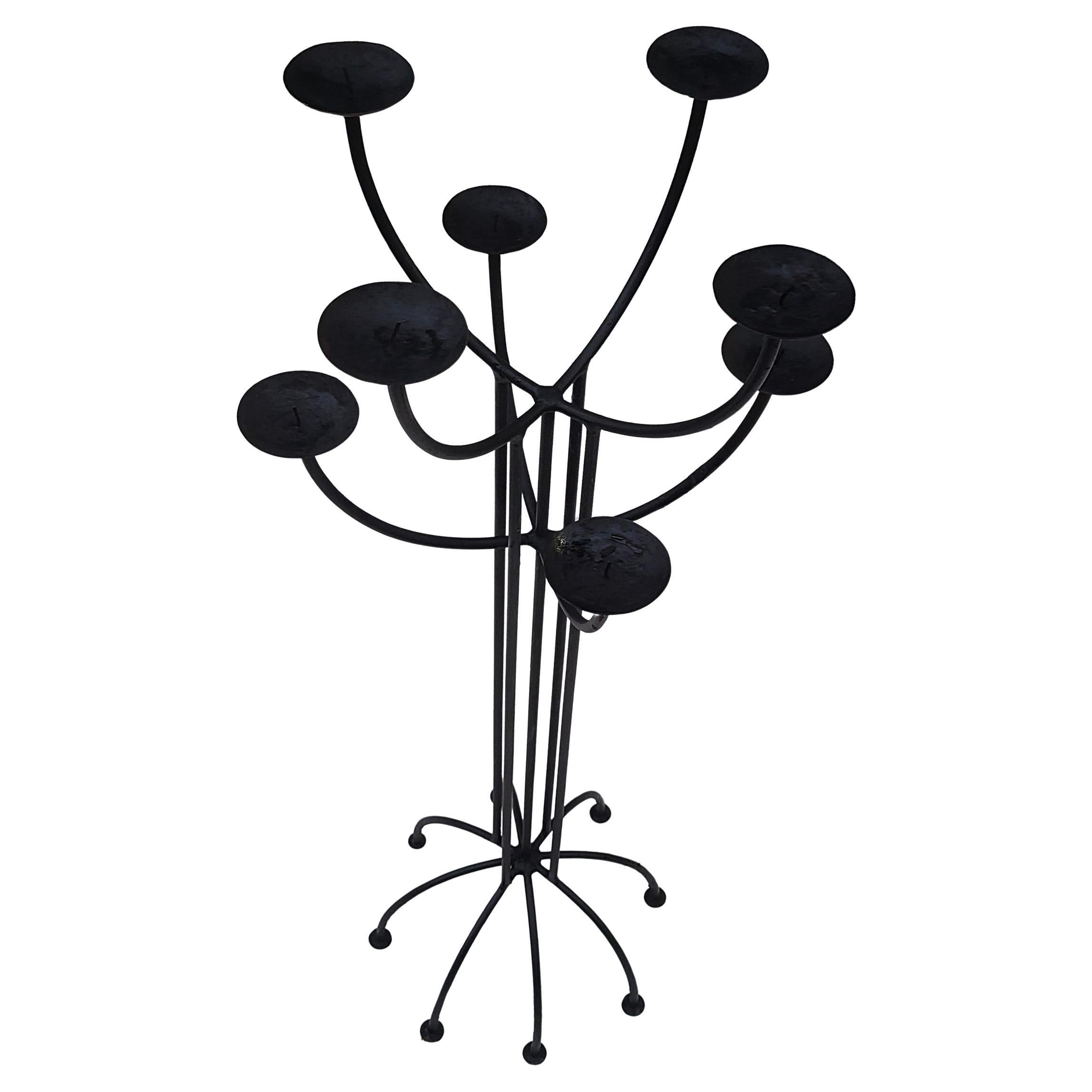 Candelabro de pie de alambre de hierro moderno de mediados de siglo Hierro en venta