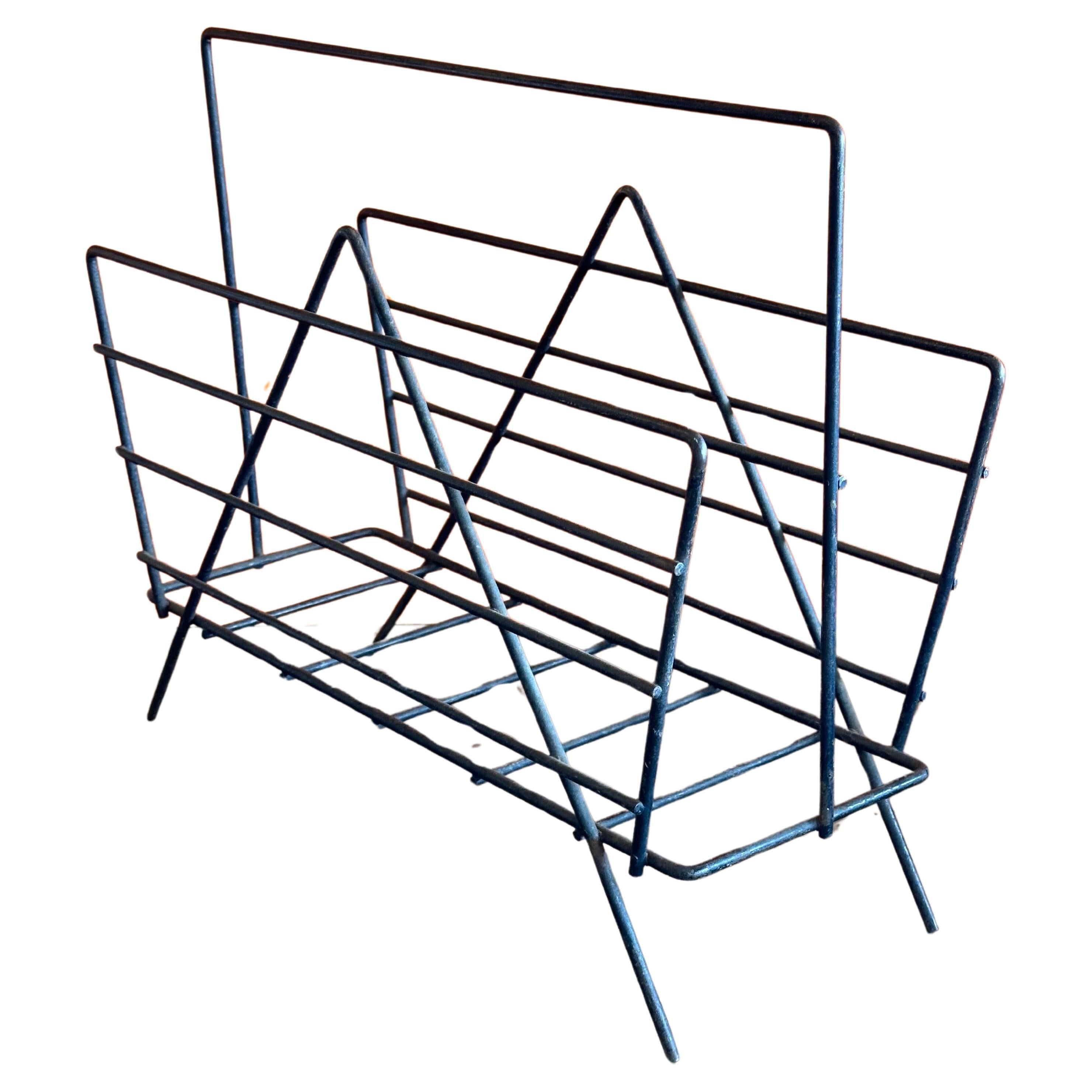 Mid-Century Modern Iron Wire Magazine Rack For Sale