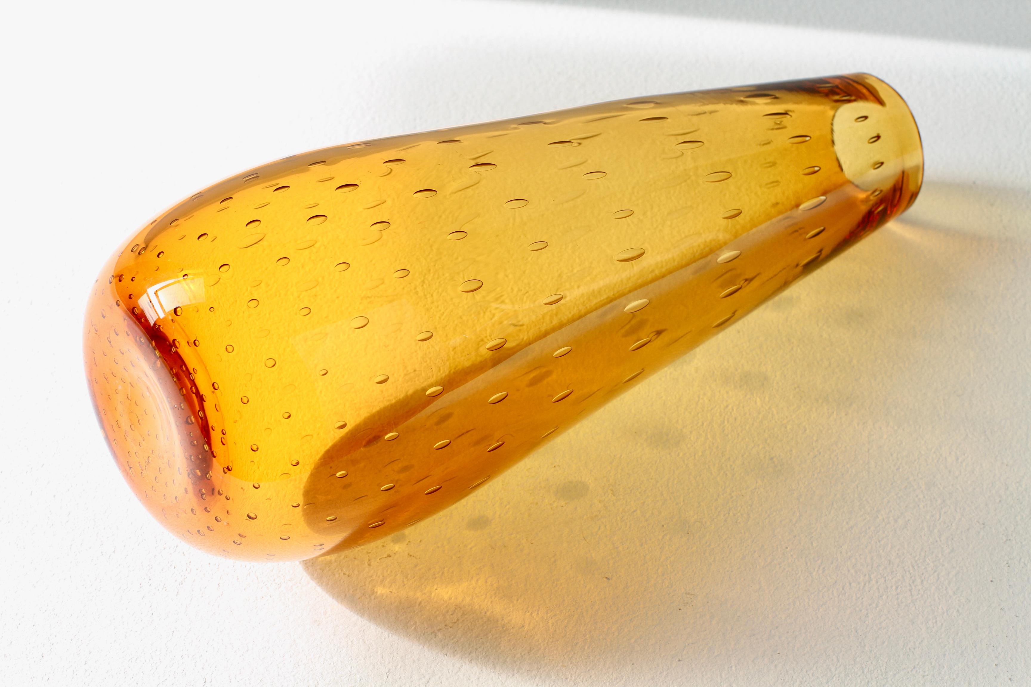 Vaso in vetro bullicante di Murano giallo ambrato, 1950 ca. in vendita 8