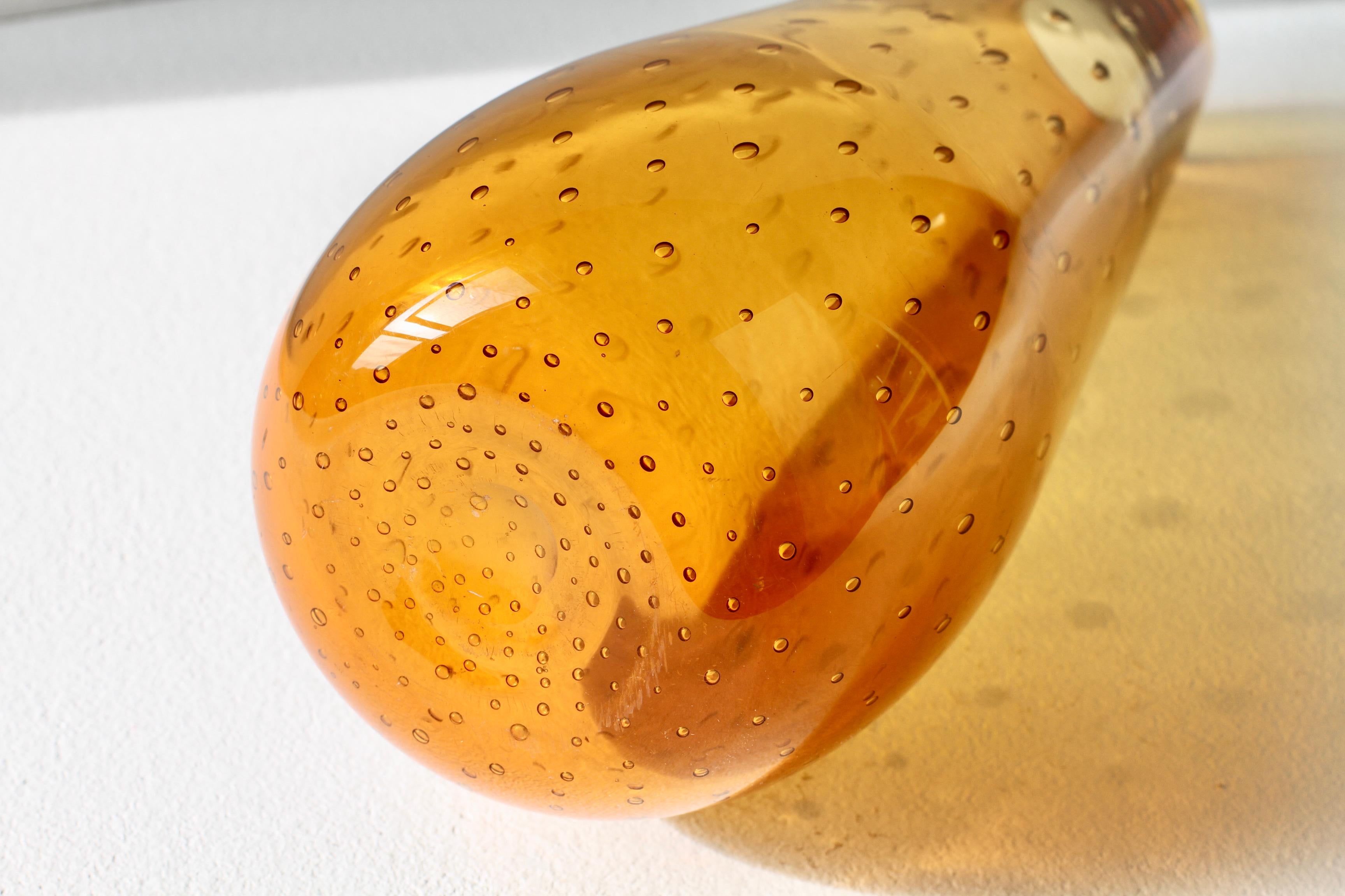 Vaso in vetro bullicante di Murano giallo ambrato, 1950 ca. in vendita 9