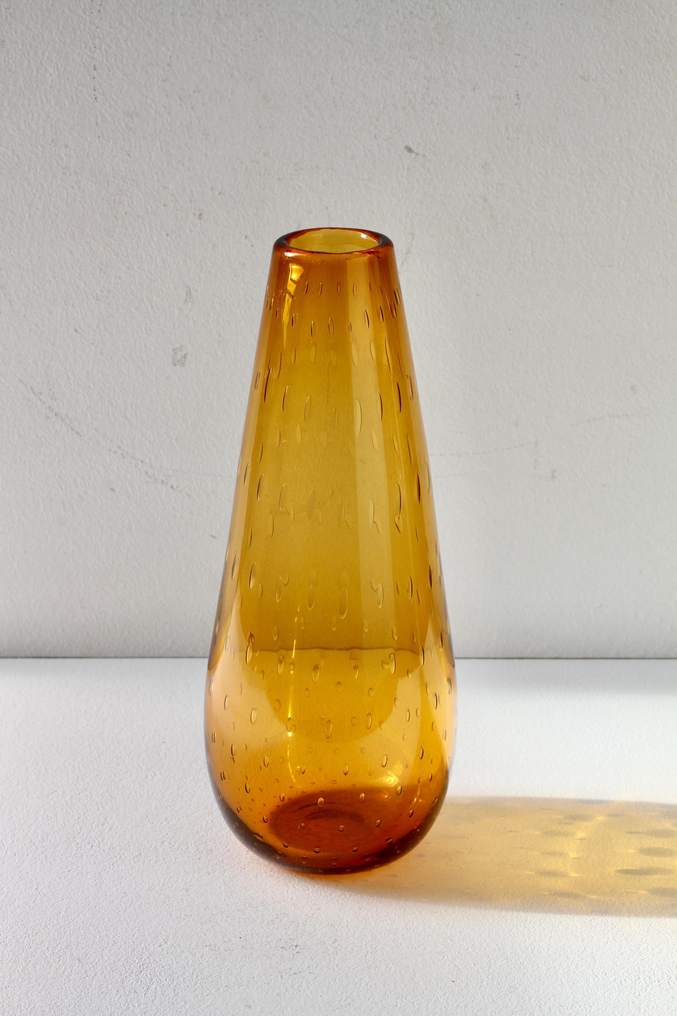 Vetro soffiato Vaso in vetro bullicante di Murano giallo ambrato, 1950 ca. in vendita
