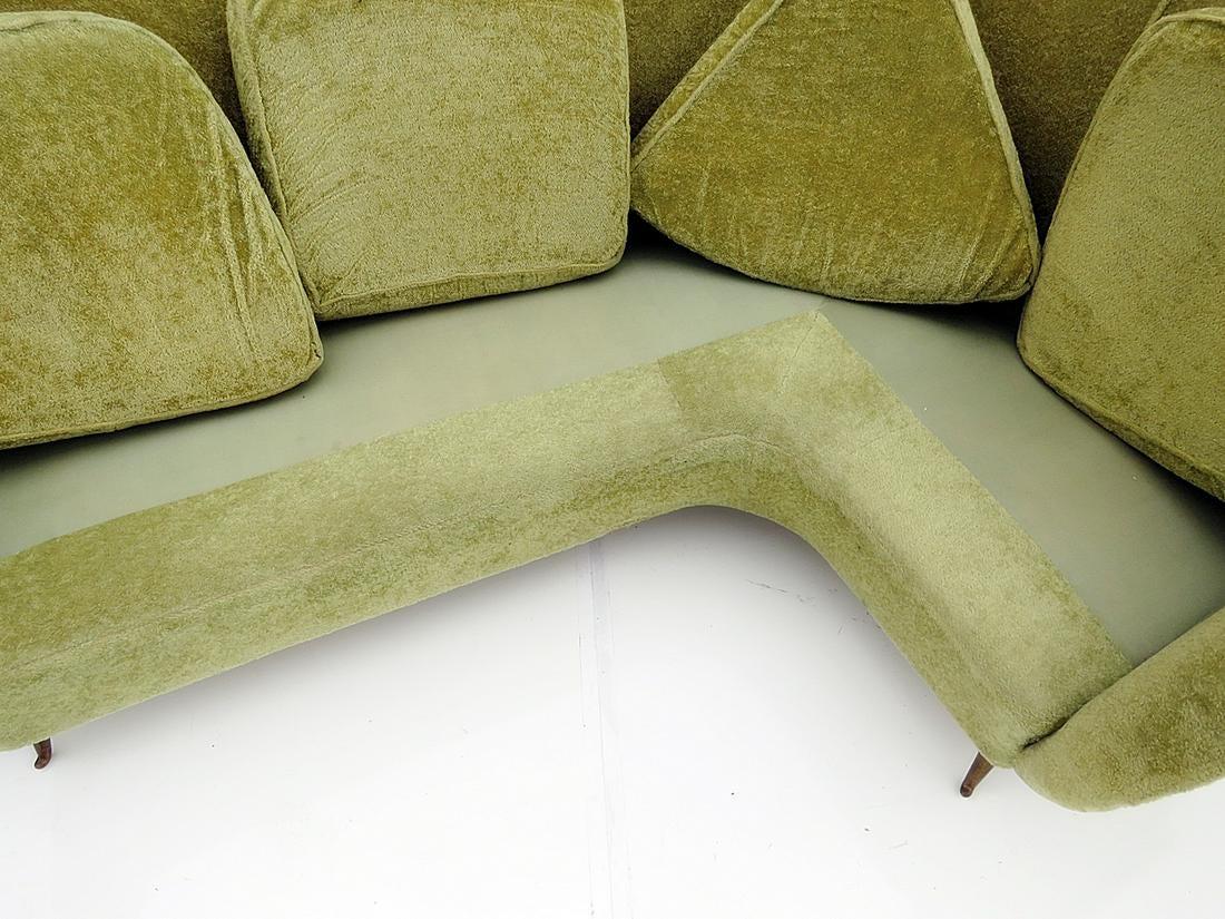 Very rare Italian Mid-Century Modern I.S.A corner sofa, circa 1955.

Measures: 34 5/8