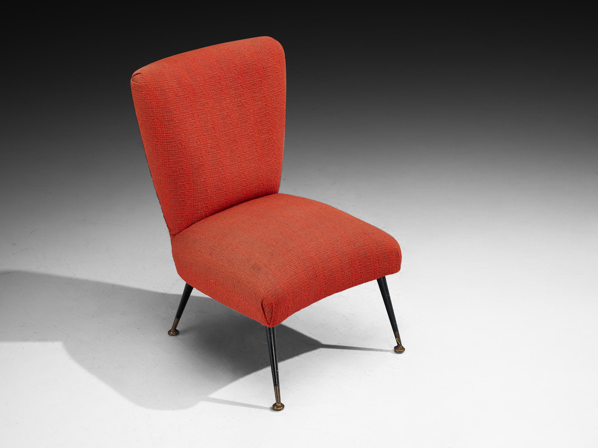 Chaise d'appoint italienne des années 1950 en tapisserie rouge et laiton Bon état - En vente à Waalwijk, NL