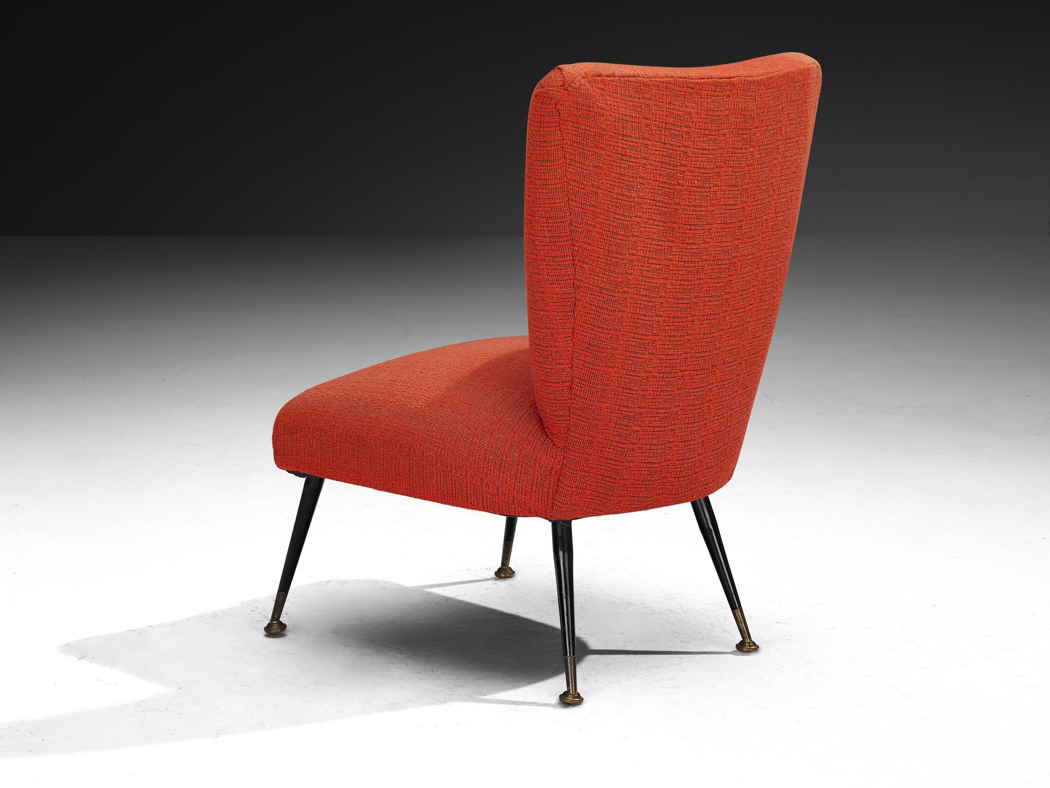 Milieu du XXe siècle Chaise d'appoint italienne des années 1950 en tapisserie rouge et laiton en vente