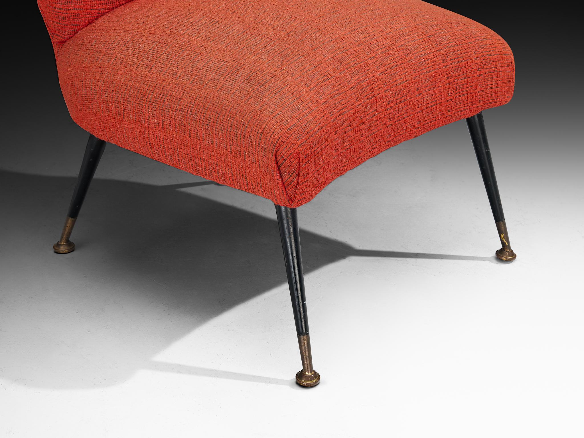 Chaise d'appoint italienne des années 1950 en tapisserie rouge et laiton en vente 1