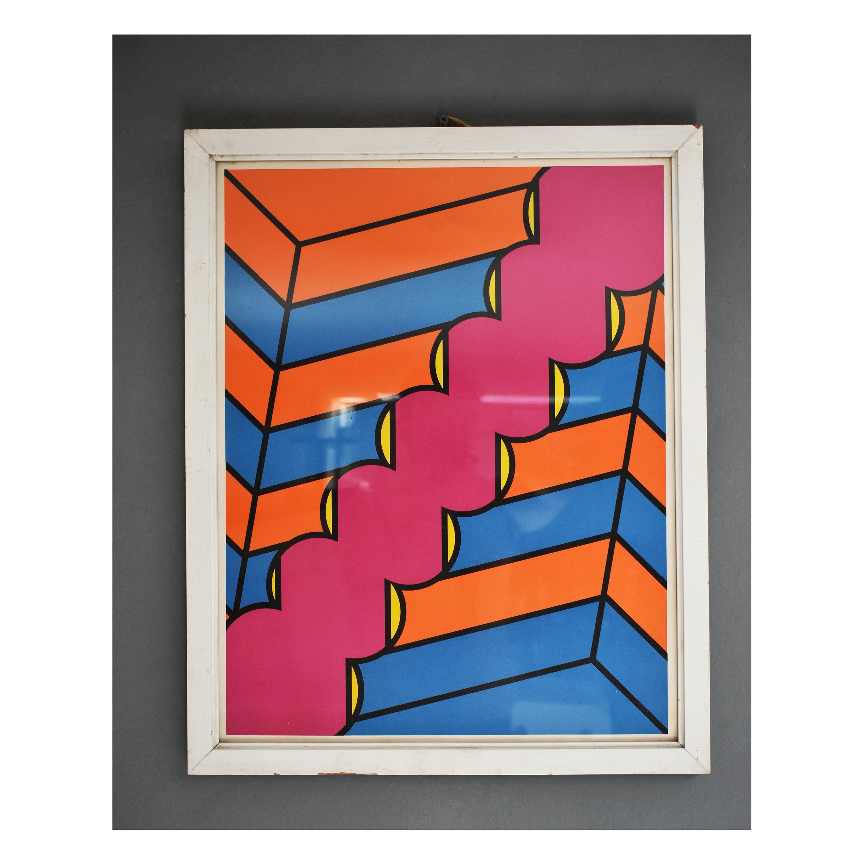 Vintage print dating back to the seventies, Italian production.
The print has a geometric design made with bright colors.
The frame is in white wood, the print is protected by a transparent glass.
Good conditions
Measures
H60cm x 48cm
Mixed