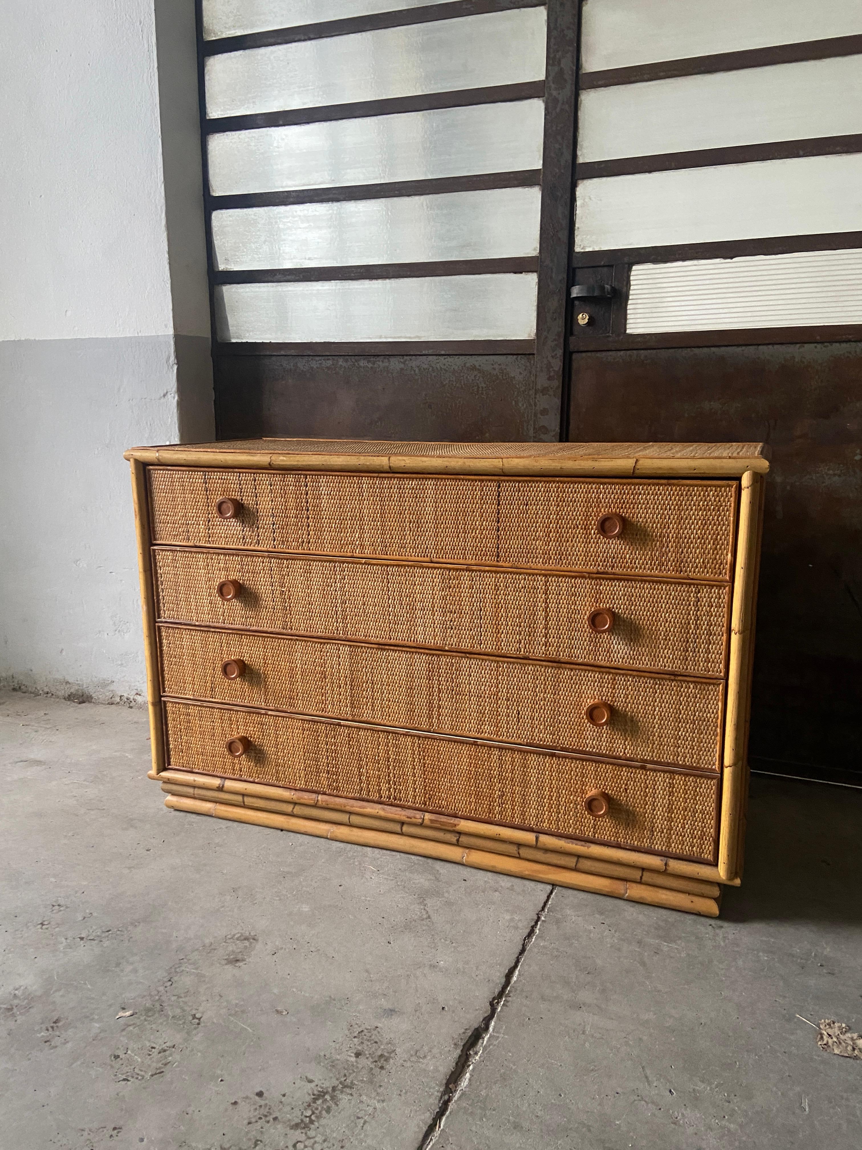 Mid-Century Modern Italian bamboo and rattan four drawers dresser with wooden knobs.
This dresser has a beautiful patina due to age and use.
 
