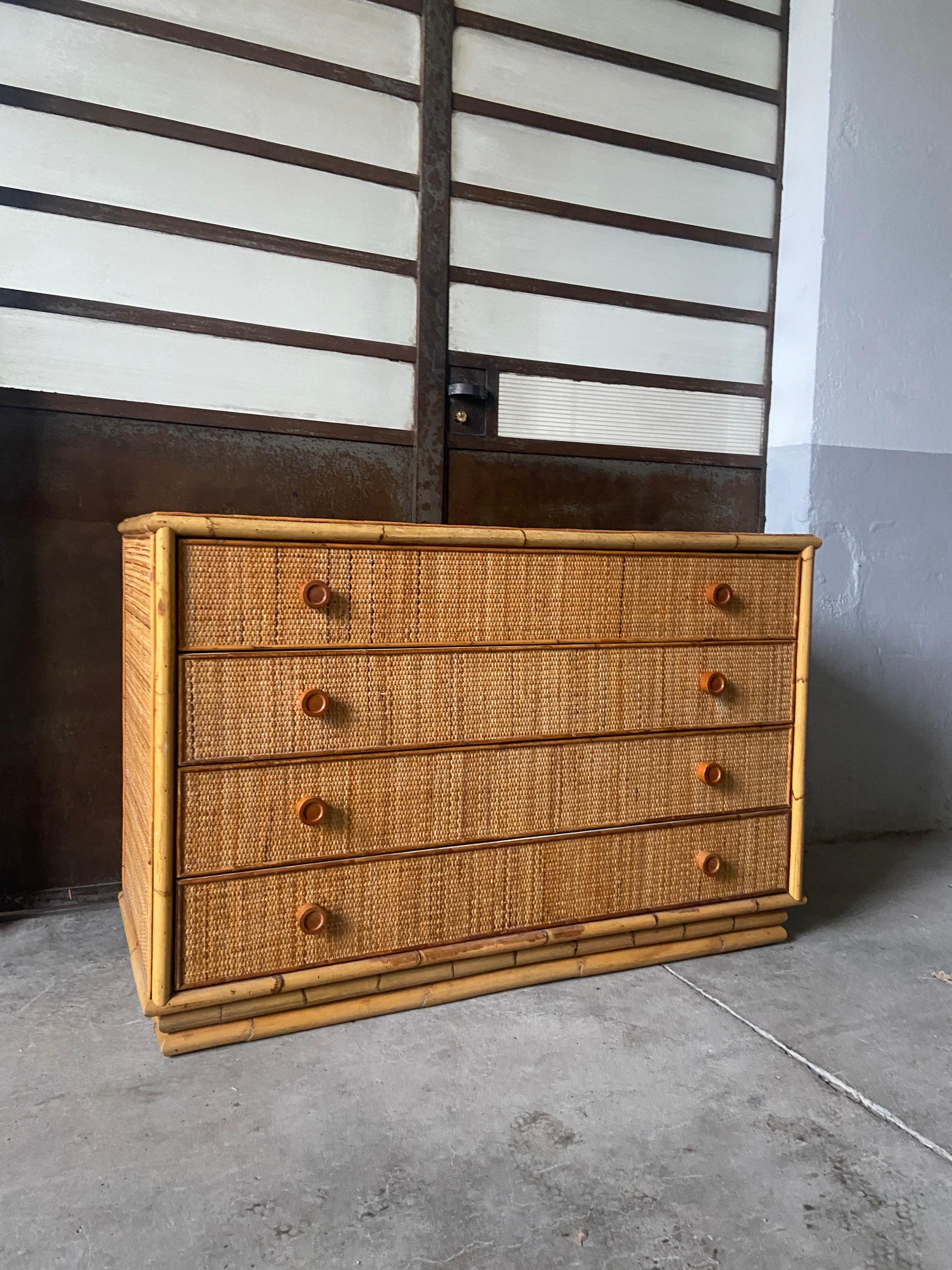 Mid-Century Modern Italian 4 Drawers Dresser in Rattan and Bamboo, 1970s In Good Condition In Prato, IT
