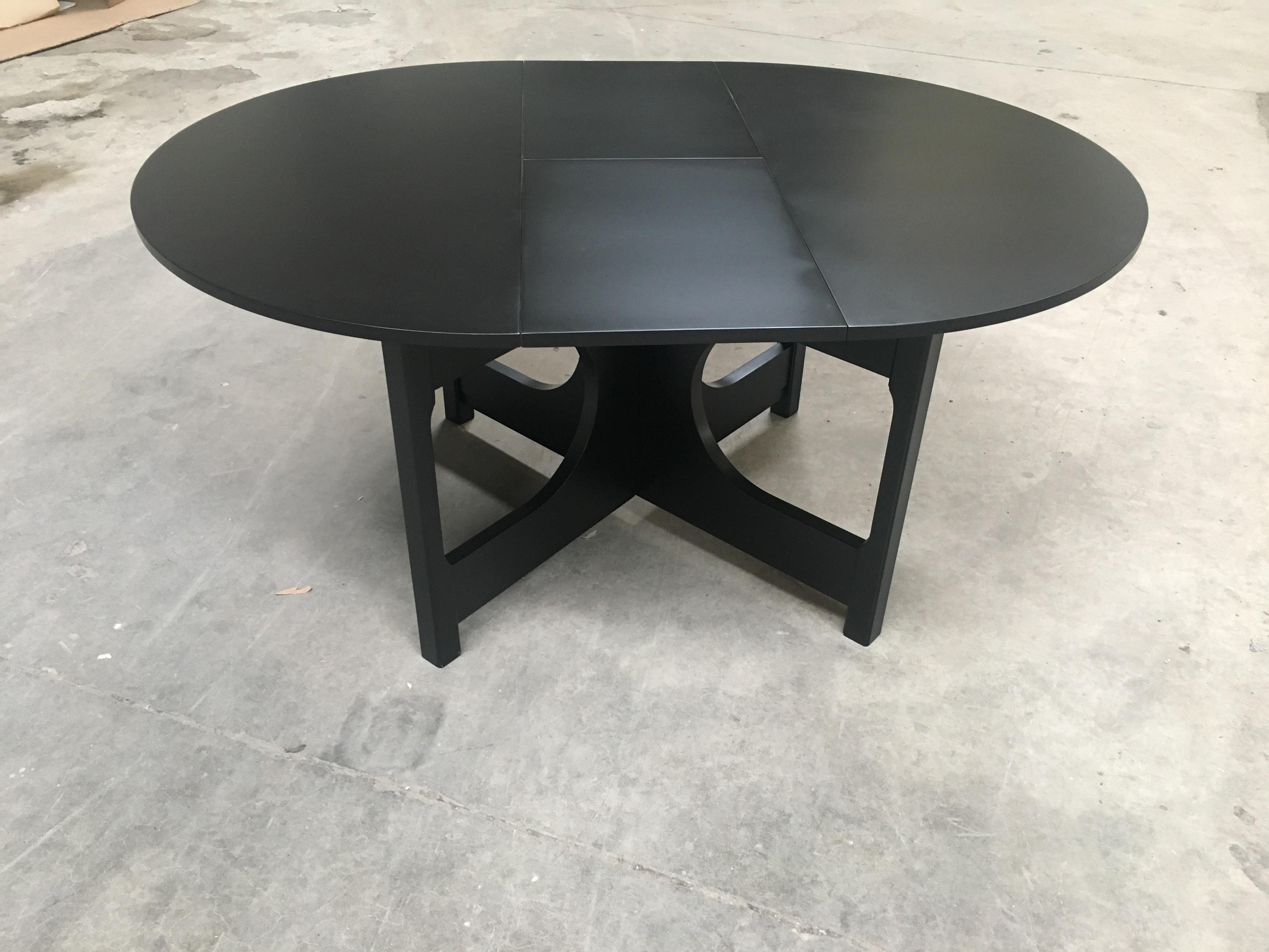 Mid-Century Modern Table de salle à manger italienne réglable en bois laqué noir, mi-siècle moderne, années 1970 en vente