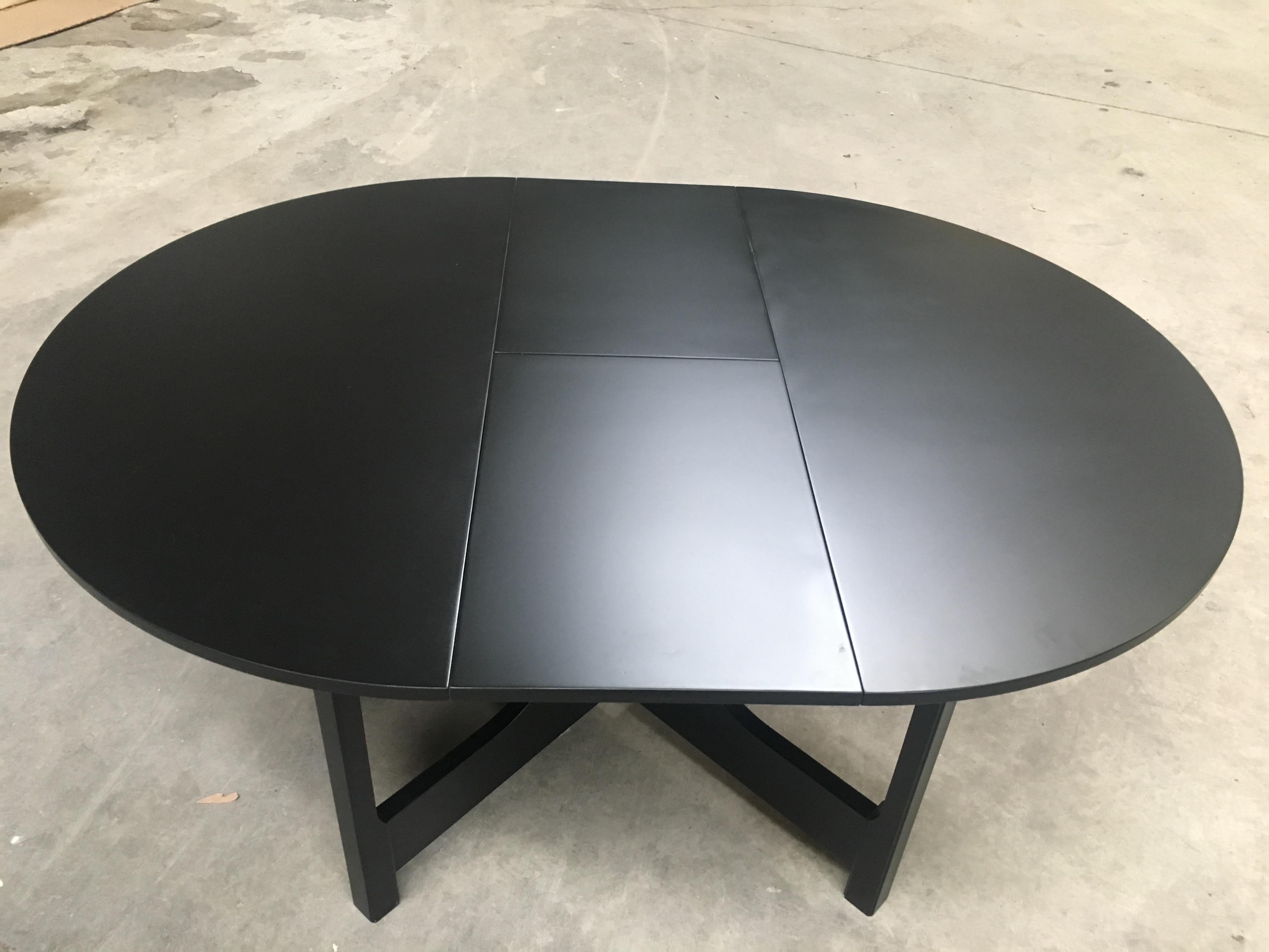 Laqué Table de salle à manger italienne réglable en bois laqué noir, mi-siècle moderne, années 1970 en vente