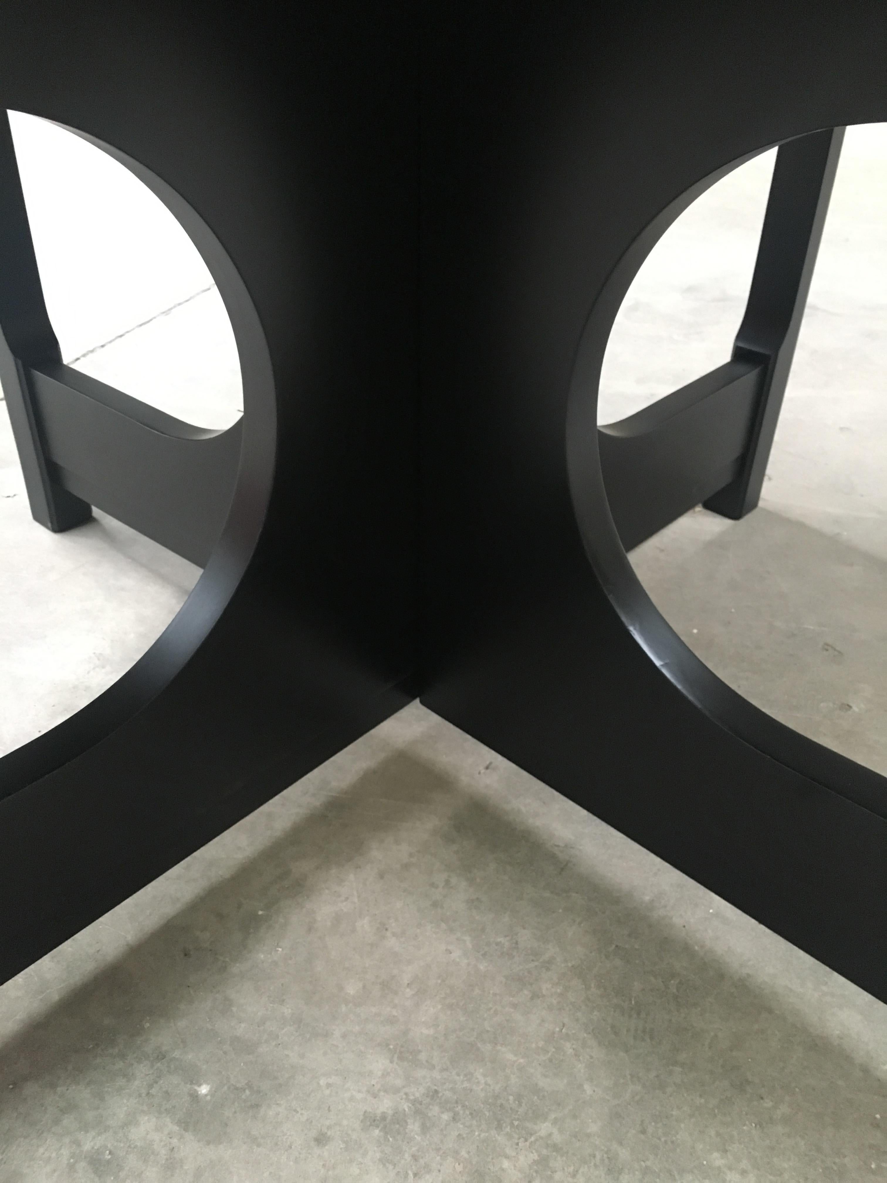 Mid-Century Modern Italian Adjustable Black Lacquered Wood Dining Table, 1970s For Sale 2