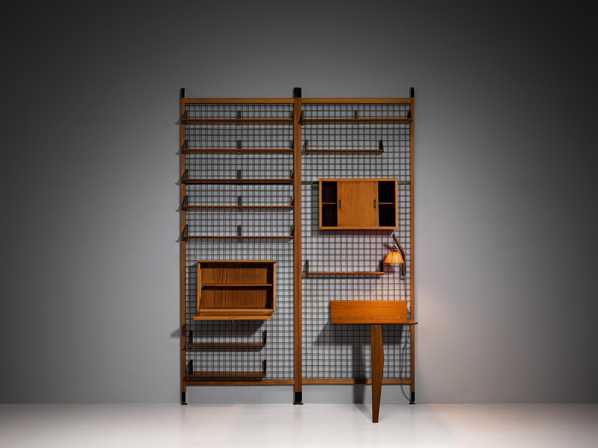 Verstellbarer italienischer Mid-Century-Modern-Wandschrank mit Regalen und Schränke im Angebot 4