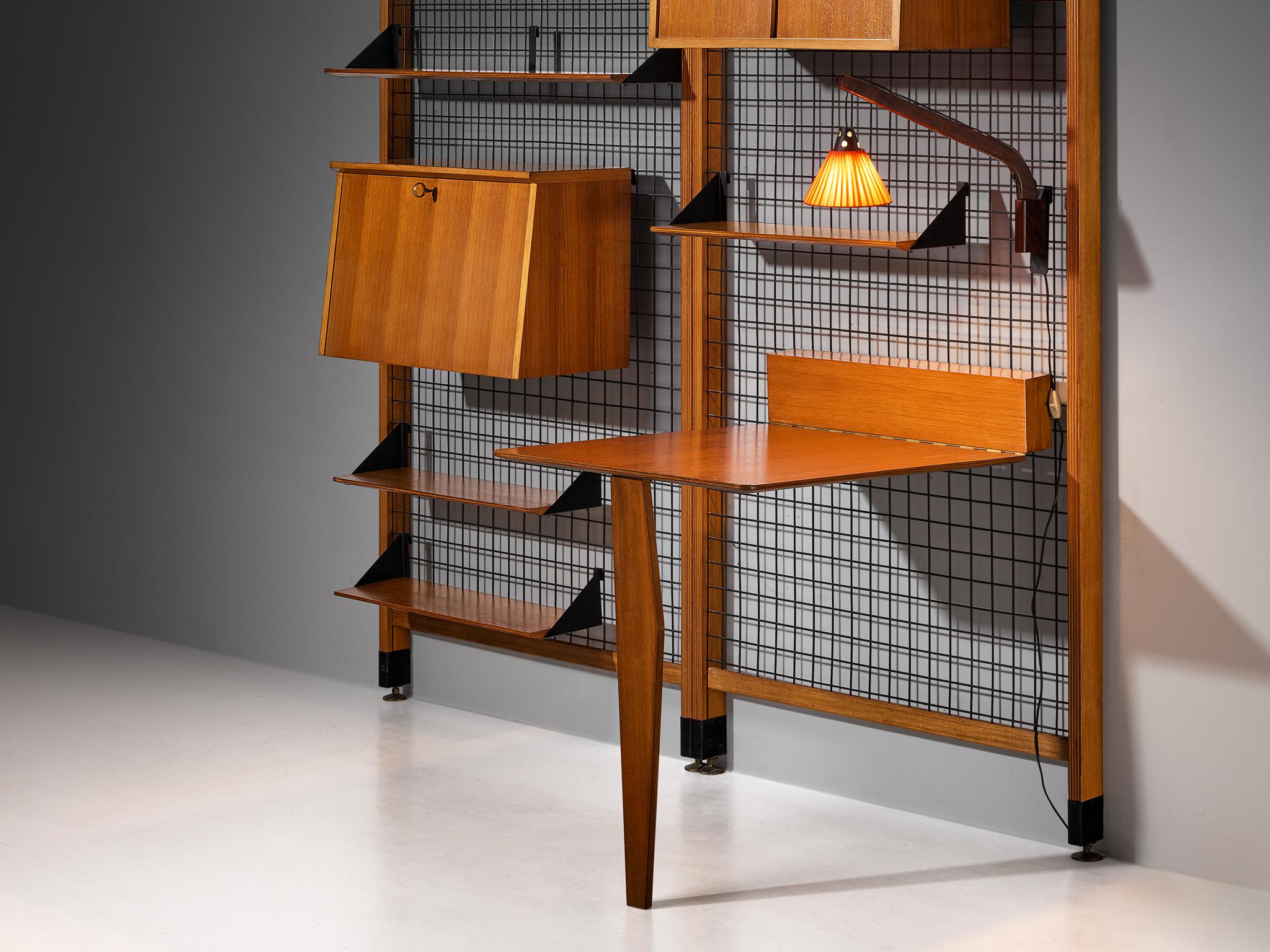 Verstellbarer italienischer Mid-Century-Modern-Wandschrank mit Regalen und Schränke (Moderne der Mitte des Jahrhunderts) im Angebot