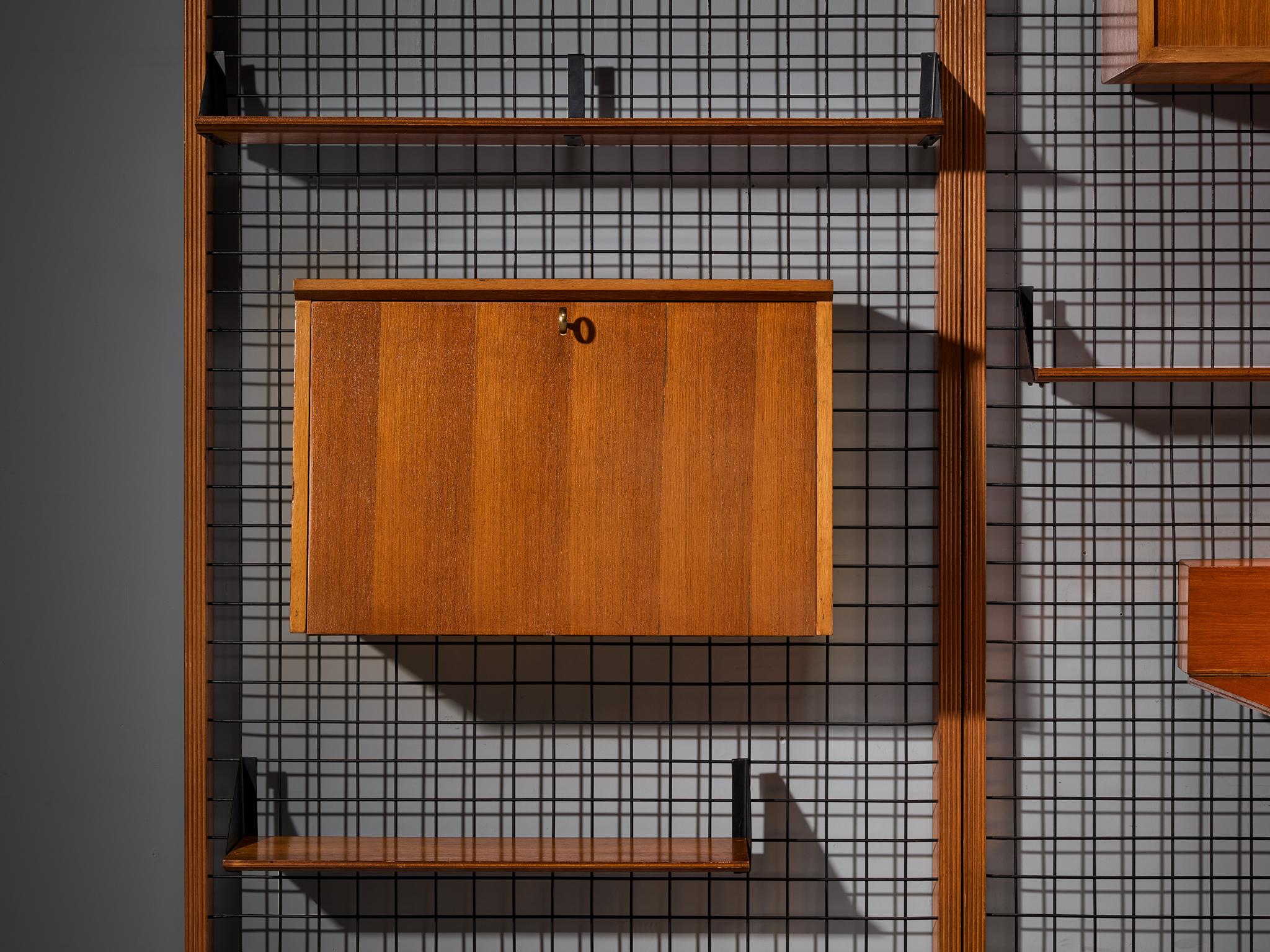 Verstellbarer italienischer Mid-Century-Modern-Wandschrank mit Regalen und Schränke (Italienisch) im Angebot