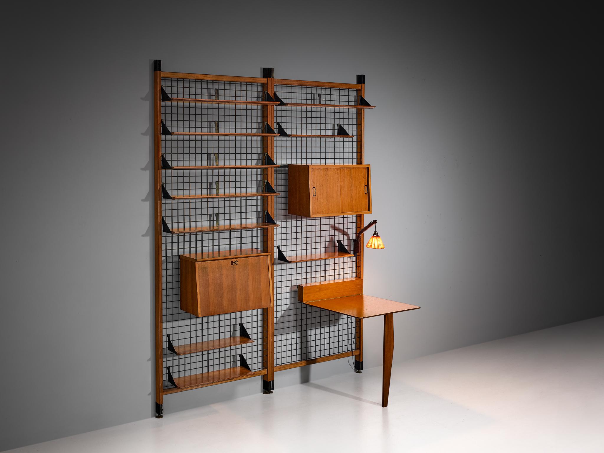 Verstellbarer italienischer Mid-Century-Modern-Wandschrank mit Regalen und Schränke im Angebot 1
