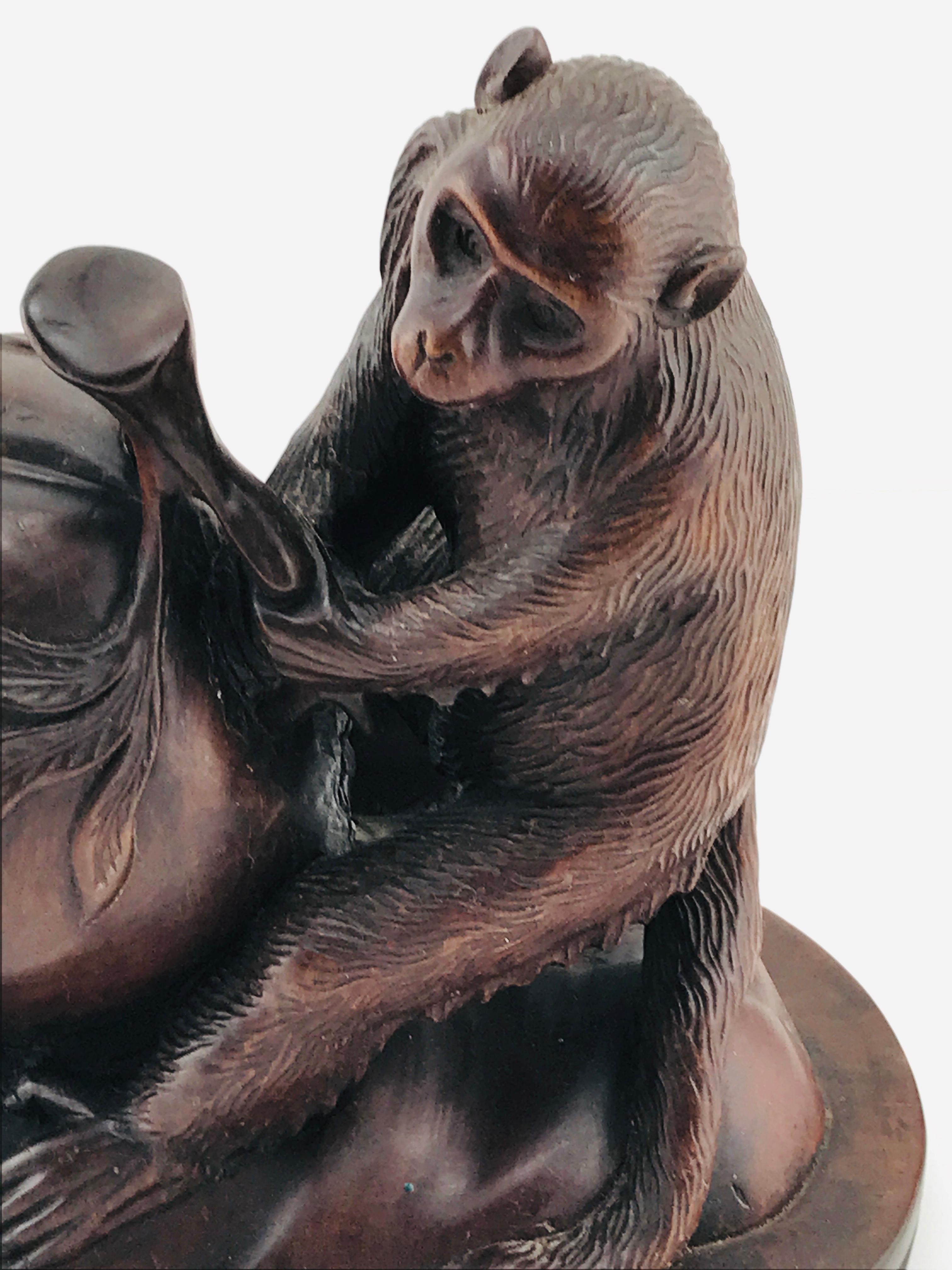 Spectacular sculpture of two monkeys in Italian walnut timber, circa 1960s.
Good condition.
