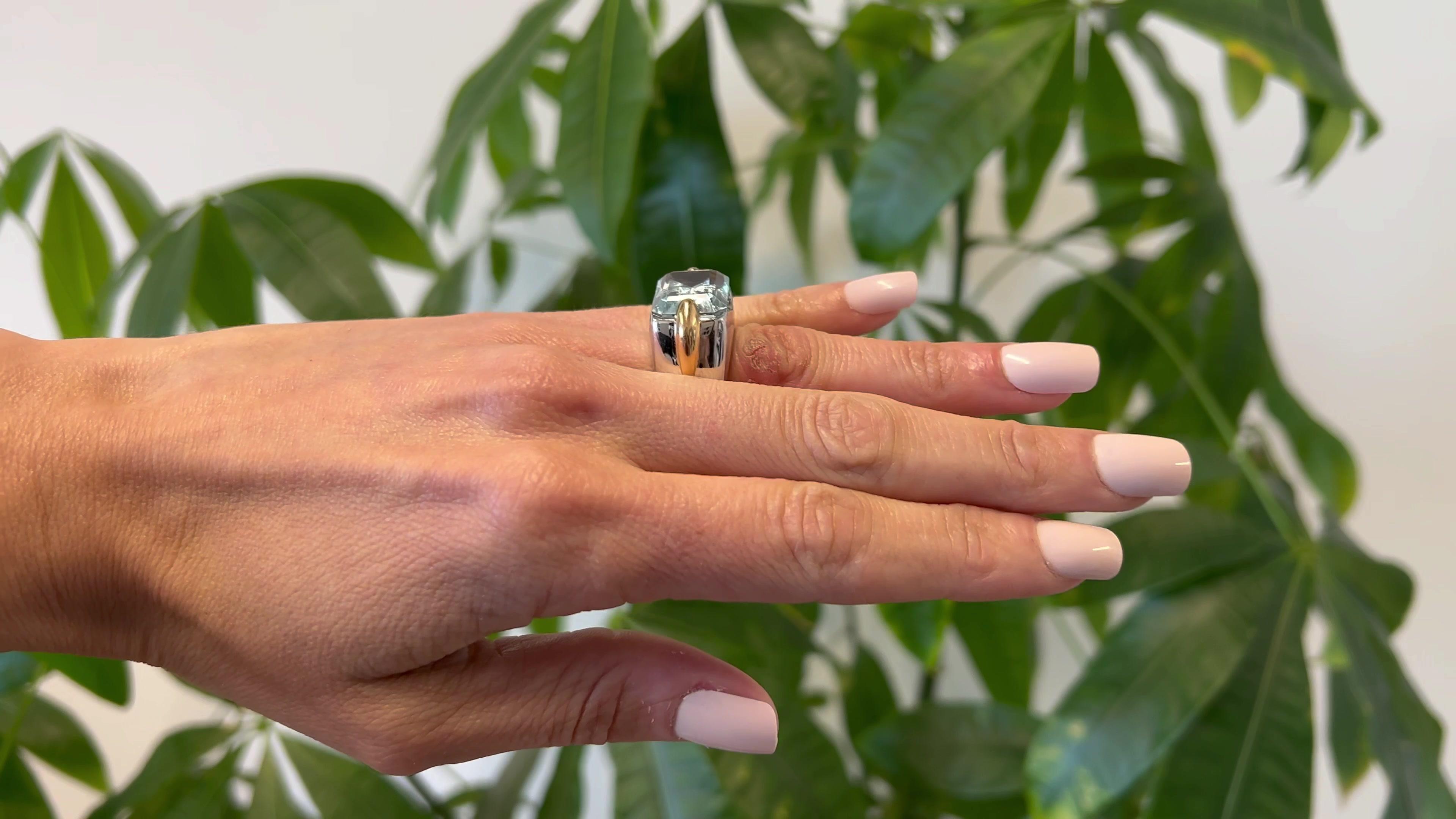 Mid Century Modern Italian Aquamarine 18k Two-Tone Cocktail Ring In Good Condition In Beverly Hills, CA