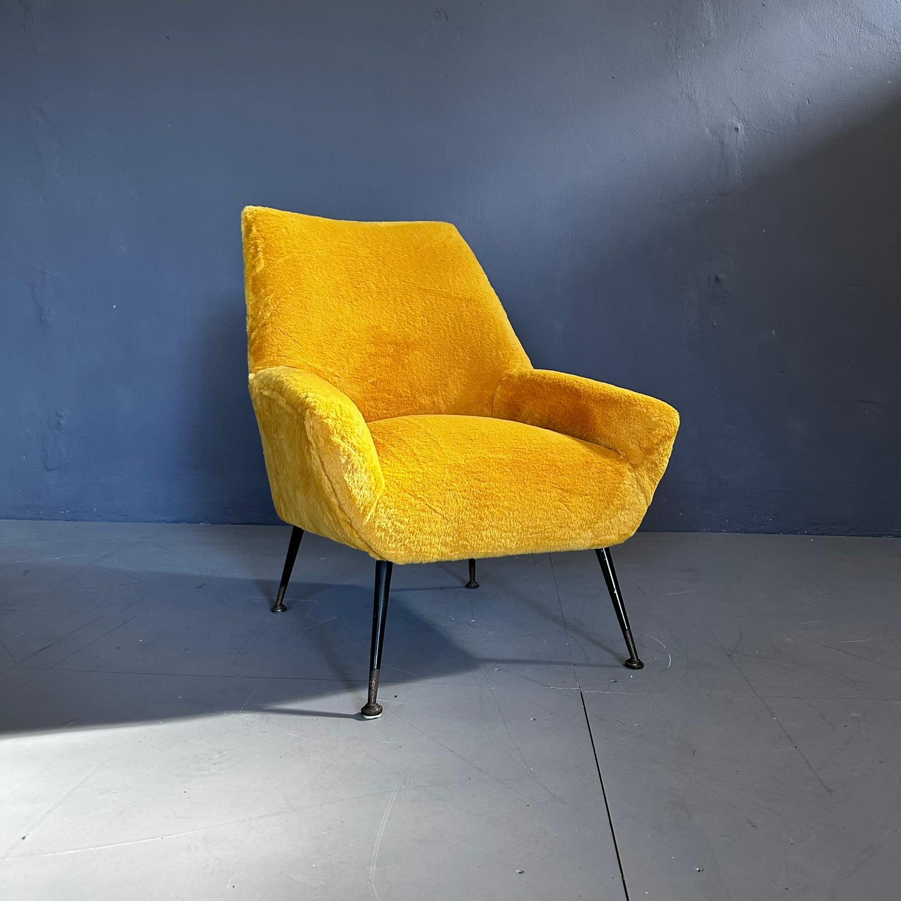 Mid-Century Modern Italian armchair, brass feet and soft ochre-yellow fabric.
Armchair from the 1950s, circa 1960s, Italian manufacture.
The armchair has iron legs with brass feet.
Soft yellow ocher fabric covering.
Very good condition, new fabric.