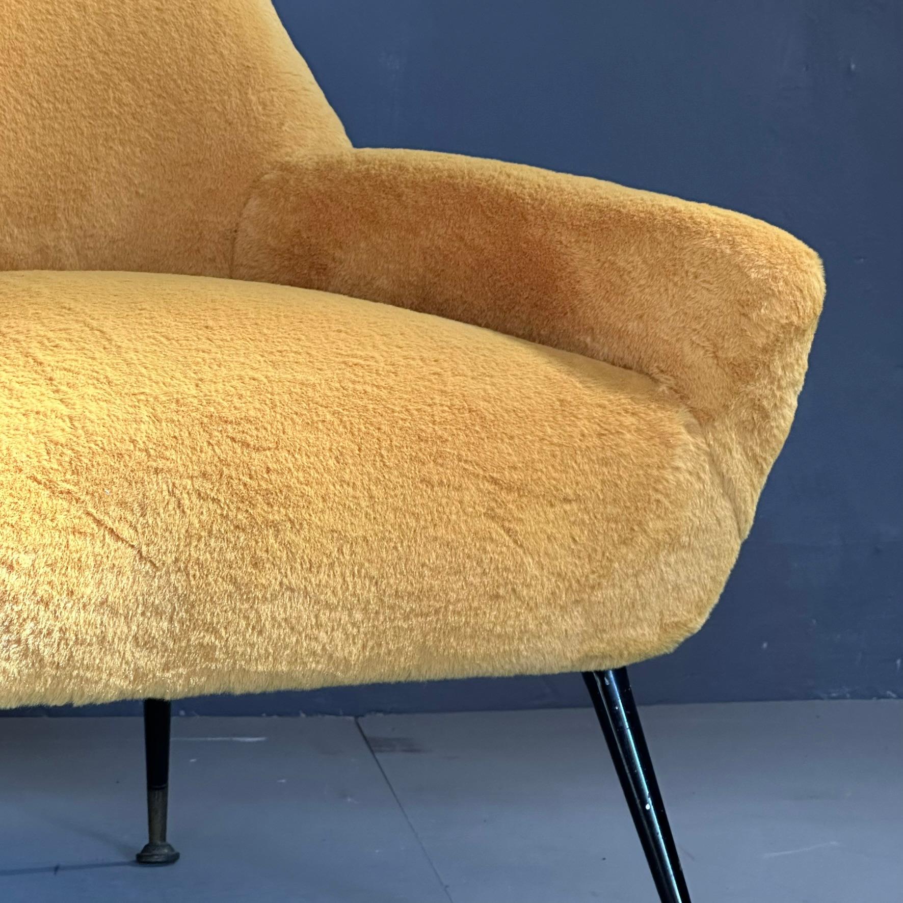Brass Mid-Century Modern Italian armchair, brass feet and soft ochher-yellow fabric For Sale