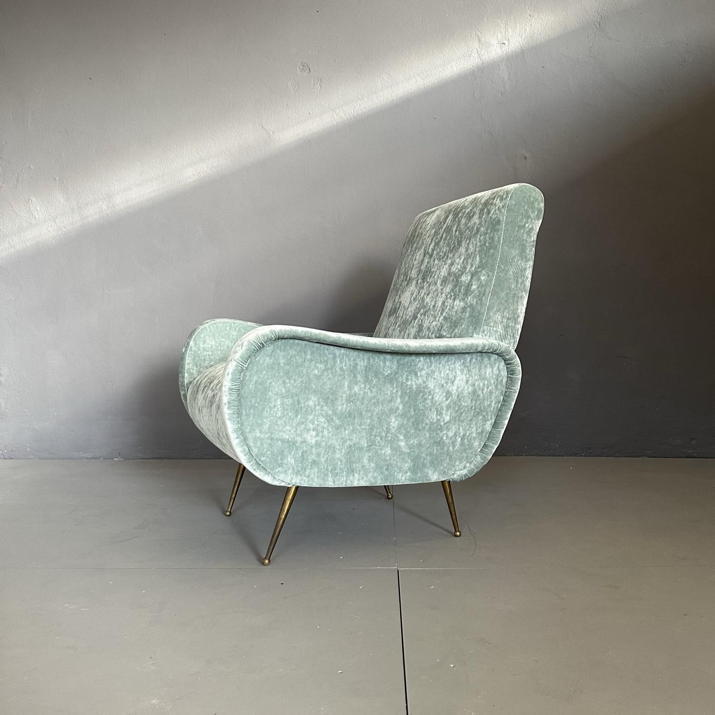 Mid-Century modern italian armchair in light blue velvet, brass'leg In Good Condition In Milan, IT