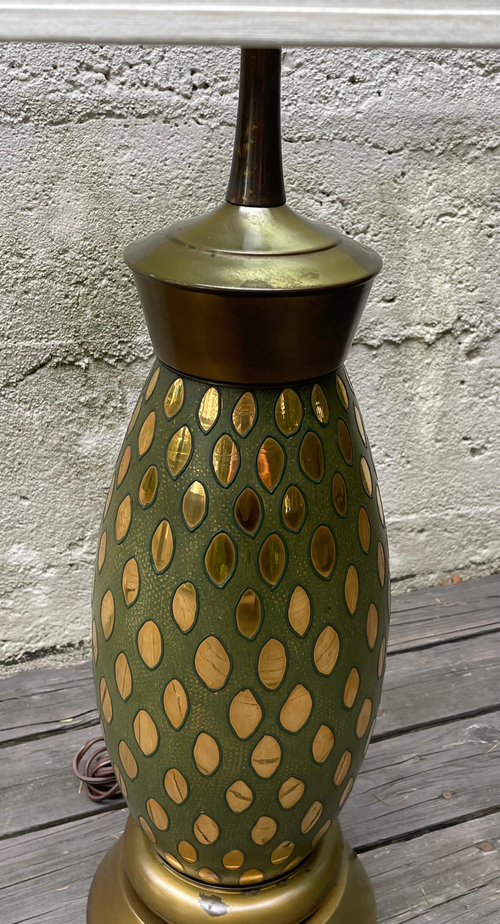 Mid-20th Century Mid-Century Modern Italian Art Glass Table Lamp, Vibrant Green with Gold Pattern For Sale