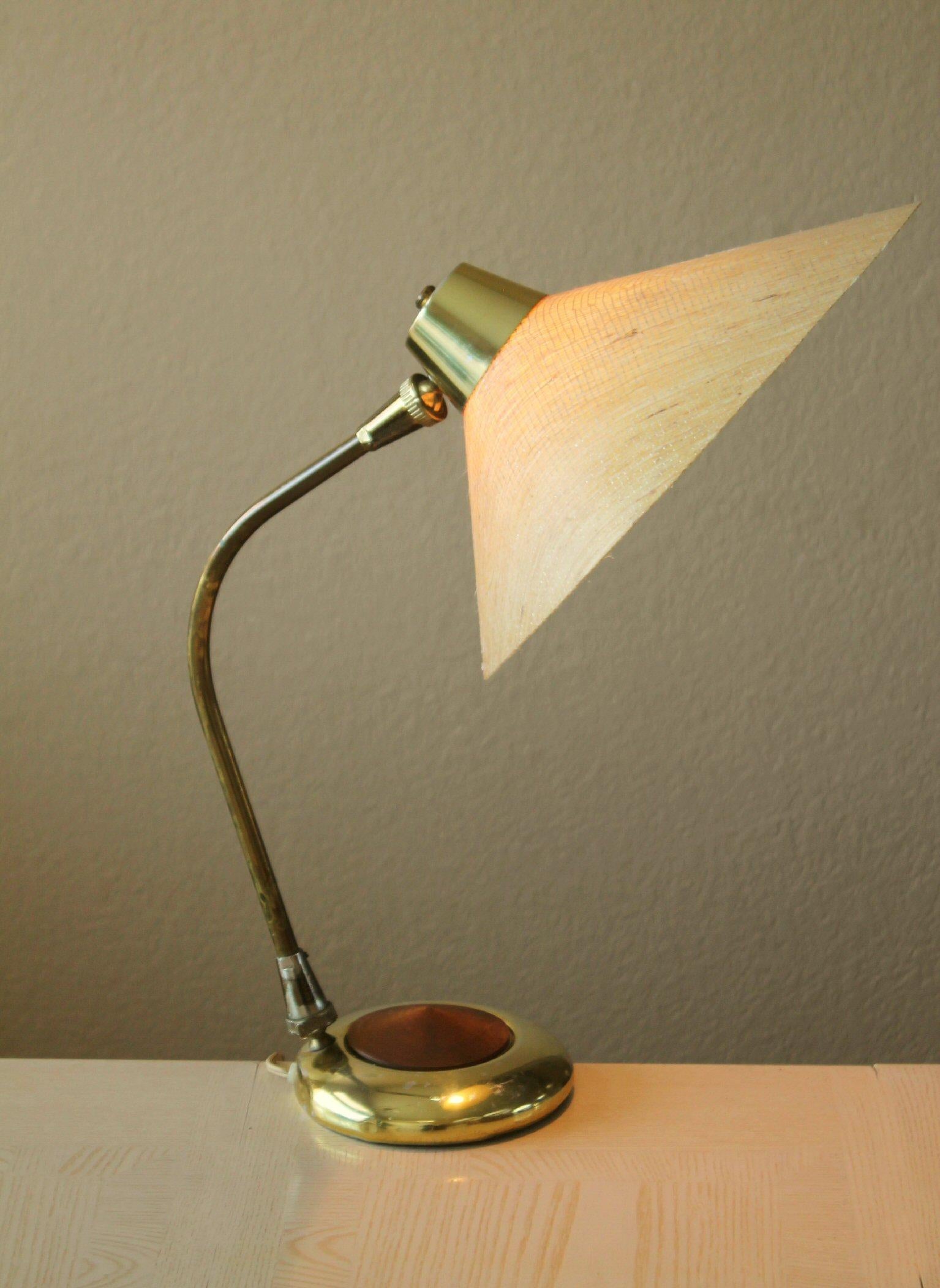 Mid Century Modern Italian Articulating Fiberglass Desk Lamp Rotate Teak Switch! For Sale 3