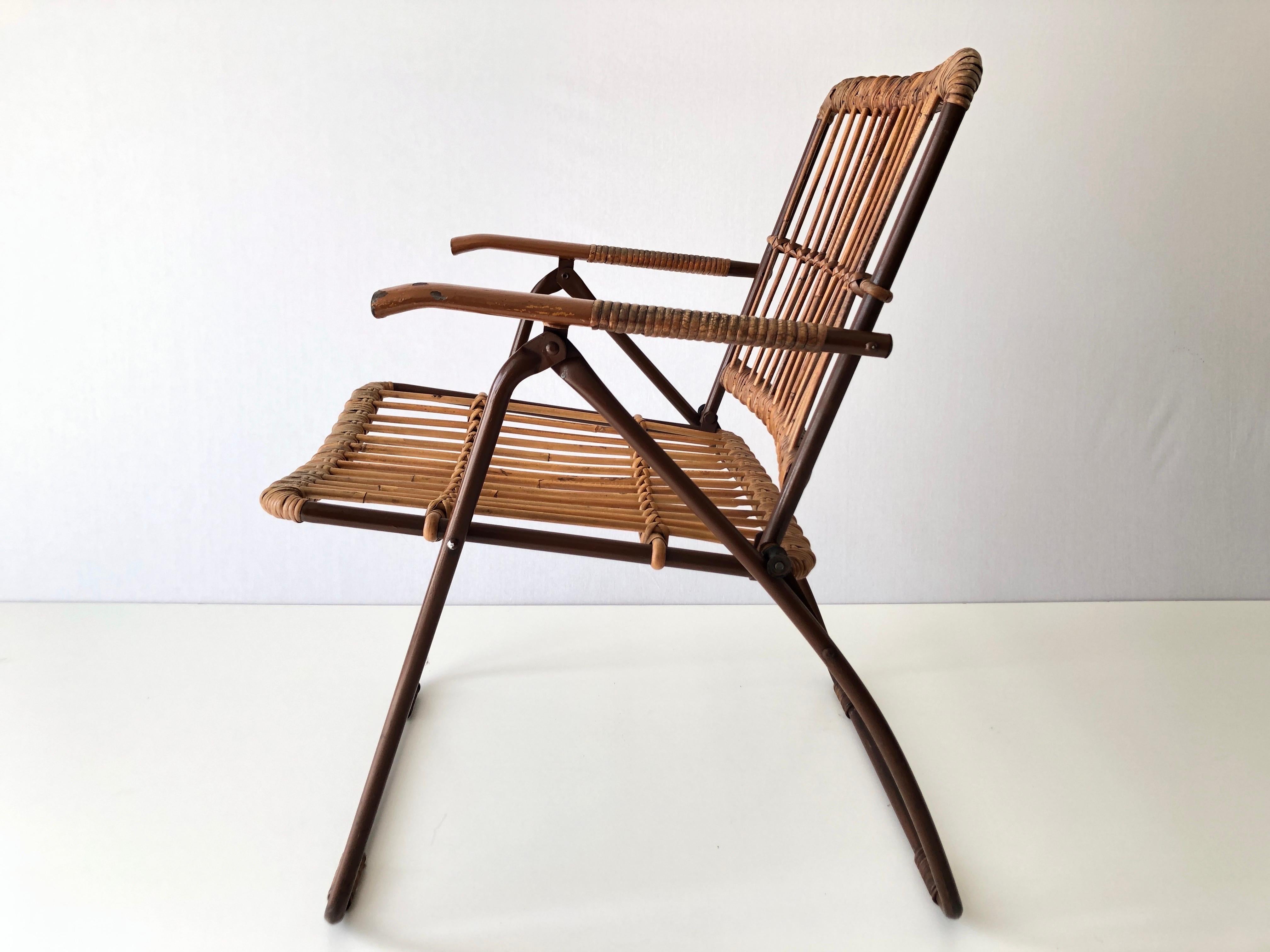 Mid-century Modern Italian Bamboo and Brown Metal Folding Armchair, 1960s, Italy In Good Condition For Sale In Hagenbach, DE