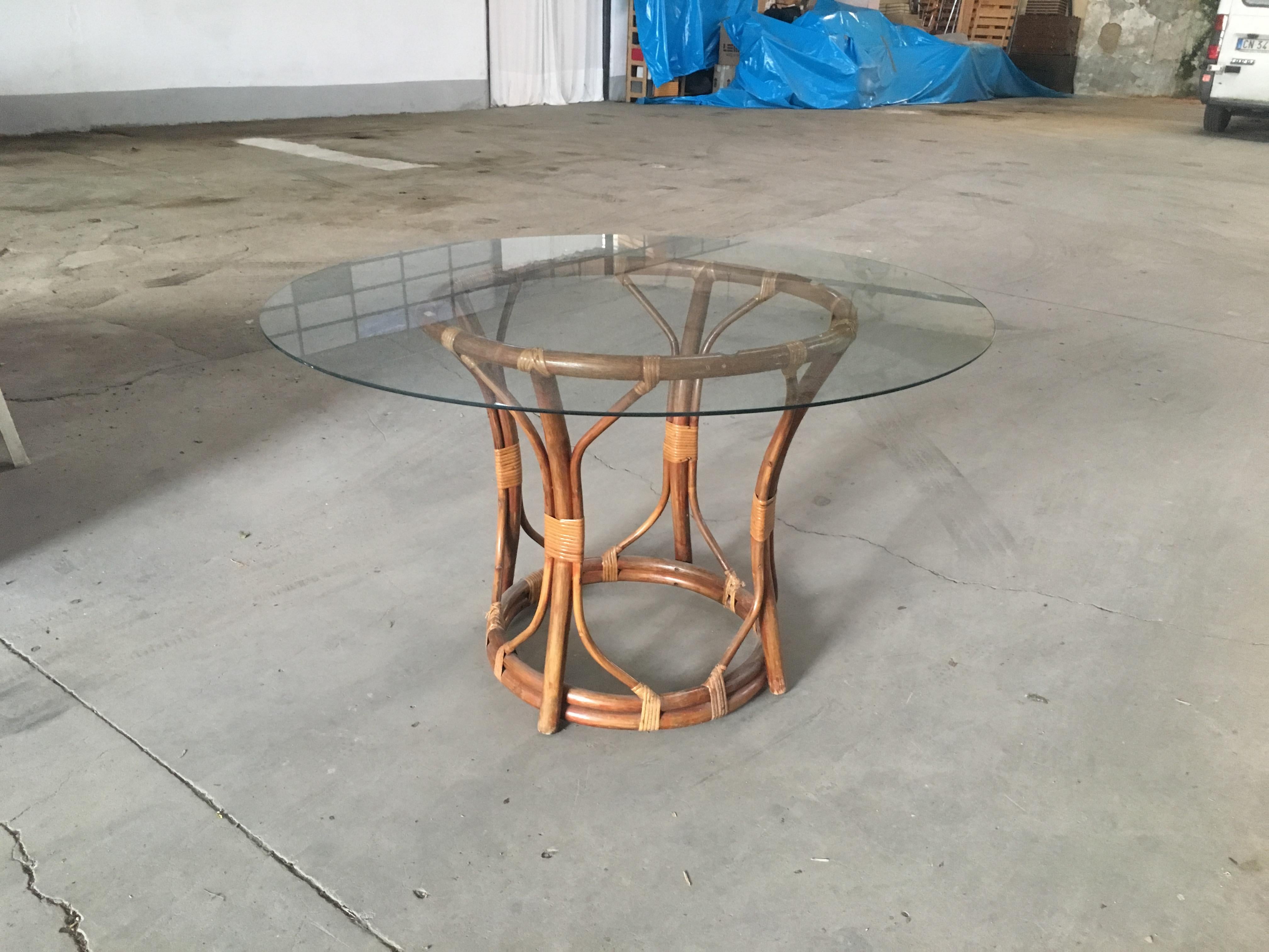 Mid-Century Modern Italian Bamboo and Cane Round Table with Glass Top, 1970s In Good Condition For Sale In Prato, IT