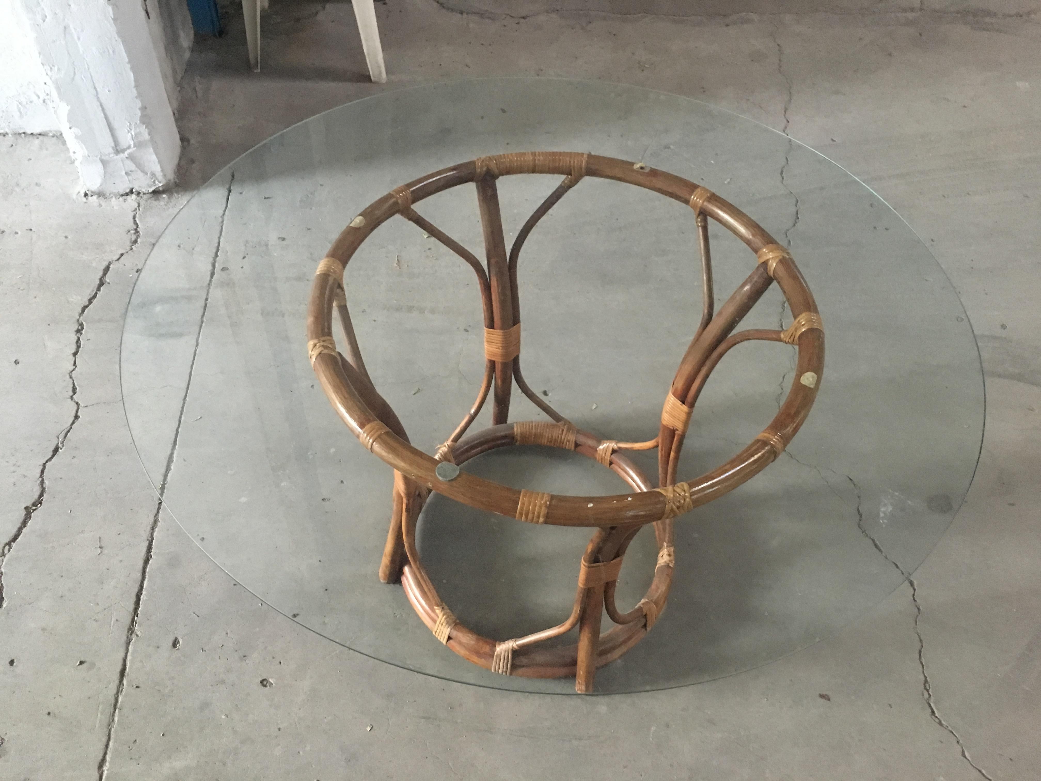 Mid-Century Modern Italian Bamboo and Cane Round Table with Glass Top, 1970s For Sale 1