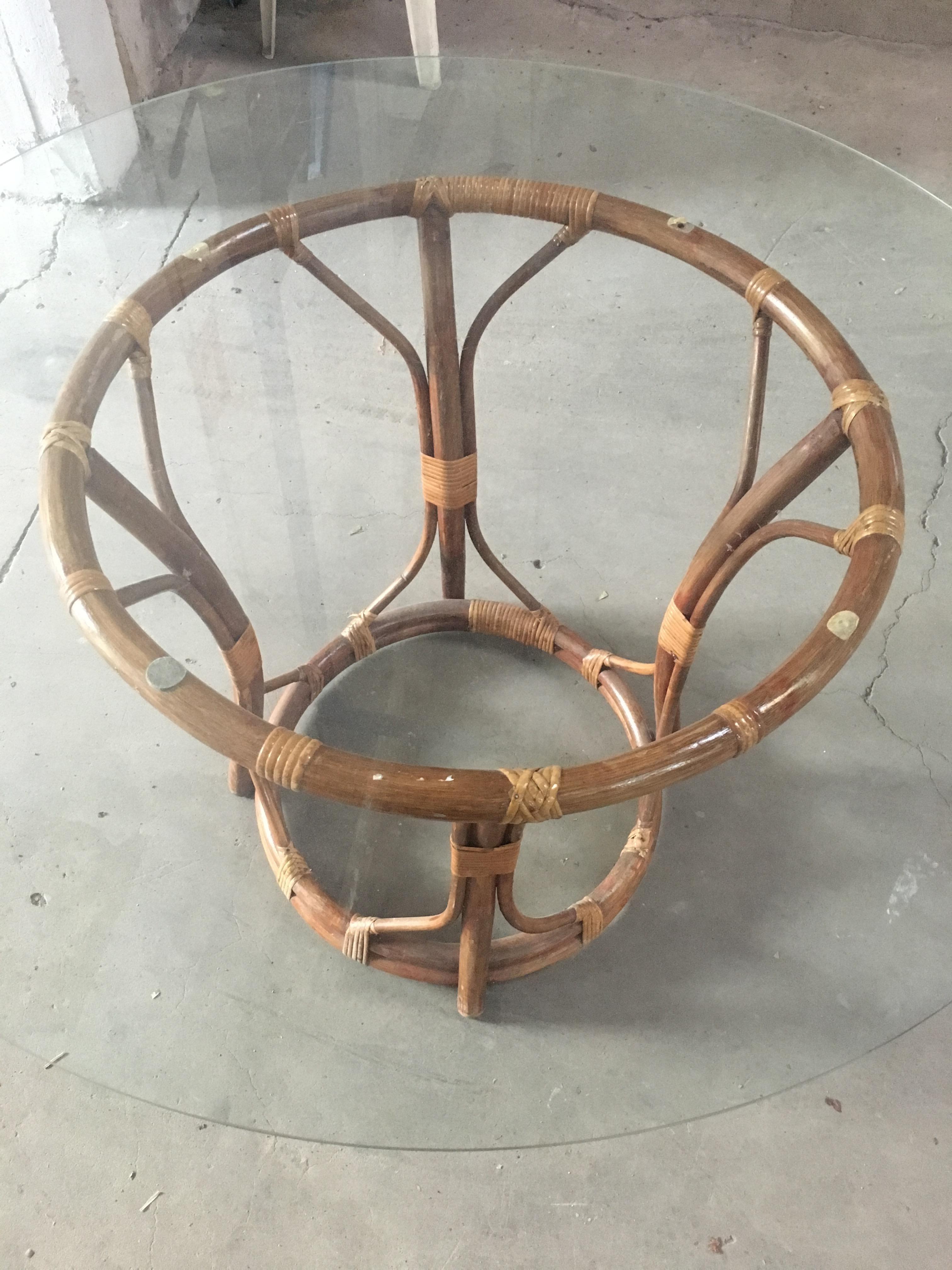 Mid-Century Modern Italian Bamboo and Cane Round Table with Glass Top, 1970s For Sale 3