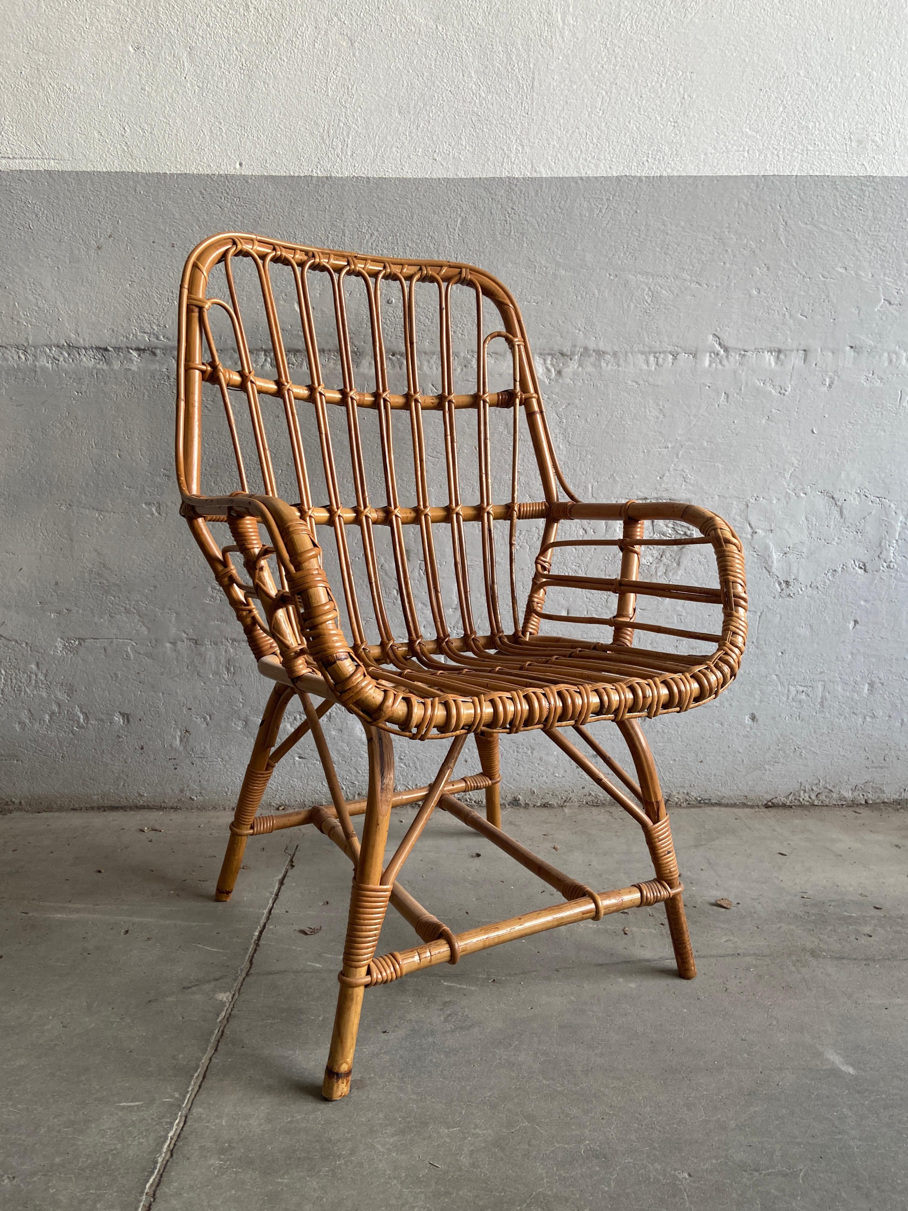 Mid-Century Modern Italian bamboo and rattan armchair.
This armchair is in really good vintage conditions with a wonderful patina.