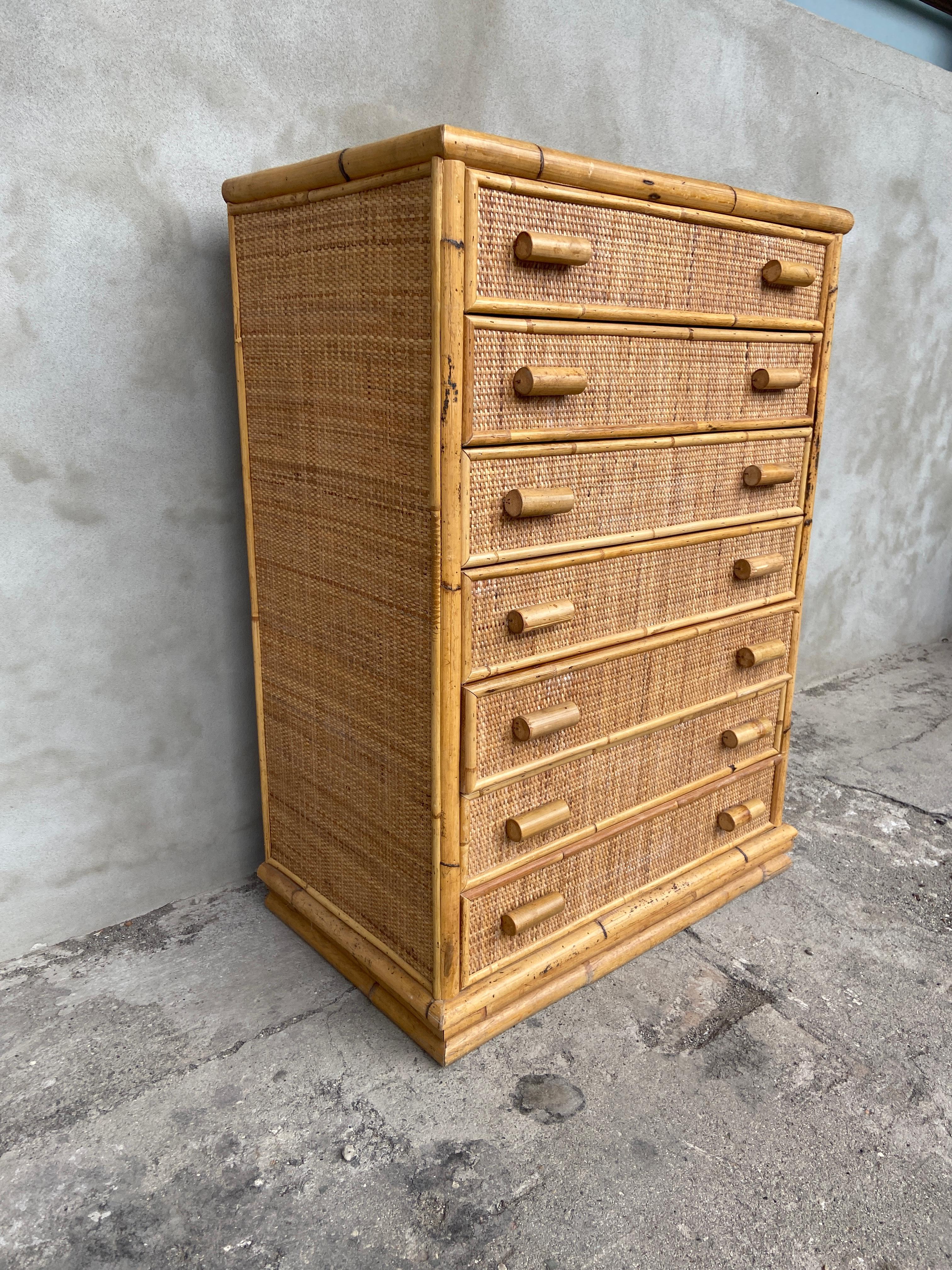 Mid-Century Modern Italian tall boy or chest of drawers in Bamboo and Rattan from 1970s
This objets has a beautiful patina due to age and use and is in really good vintage conditions