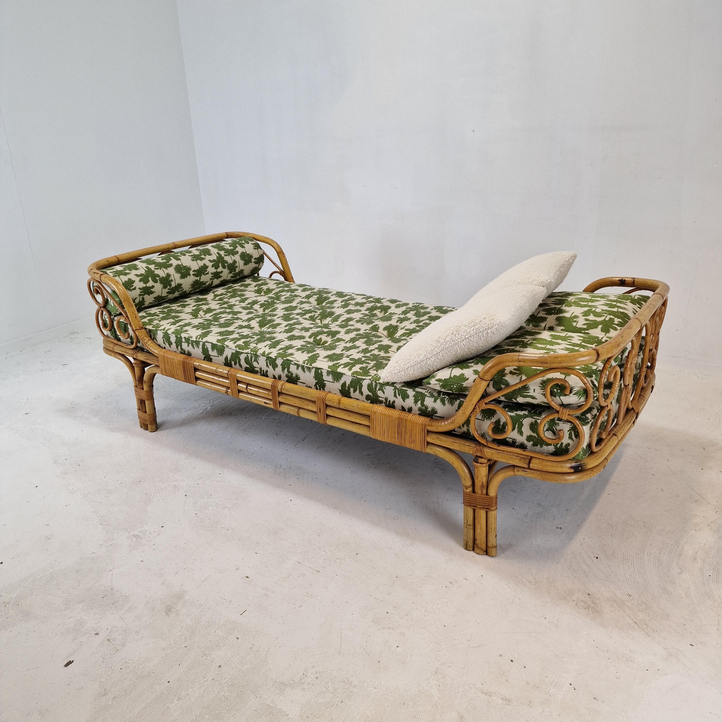 Mid-Century Modern Italian Bamboo Daybed, 1960s In Good Condition For Sale In Oud Beijerland, NL