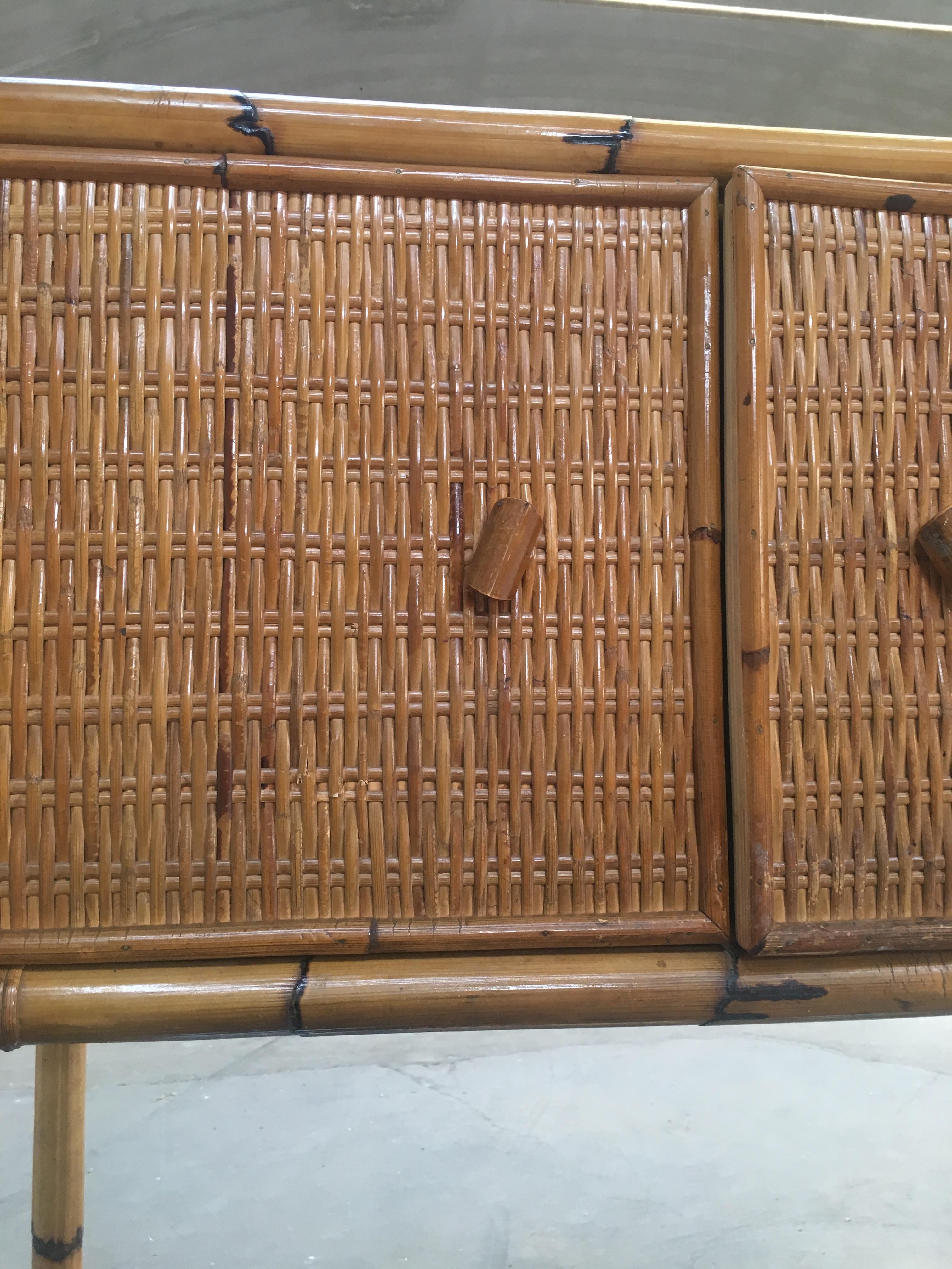 Mid-Century Modern Italian Bamboo Étagère with Shutters and Shelf, 1970s In Good Condition In Prato, IT