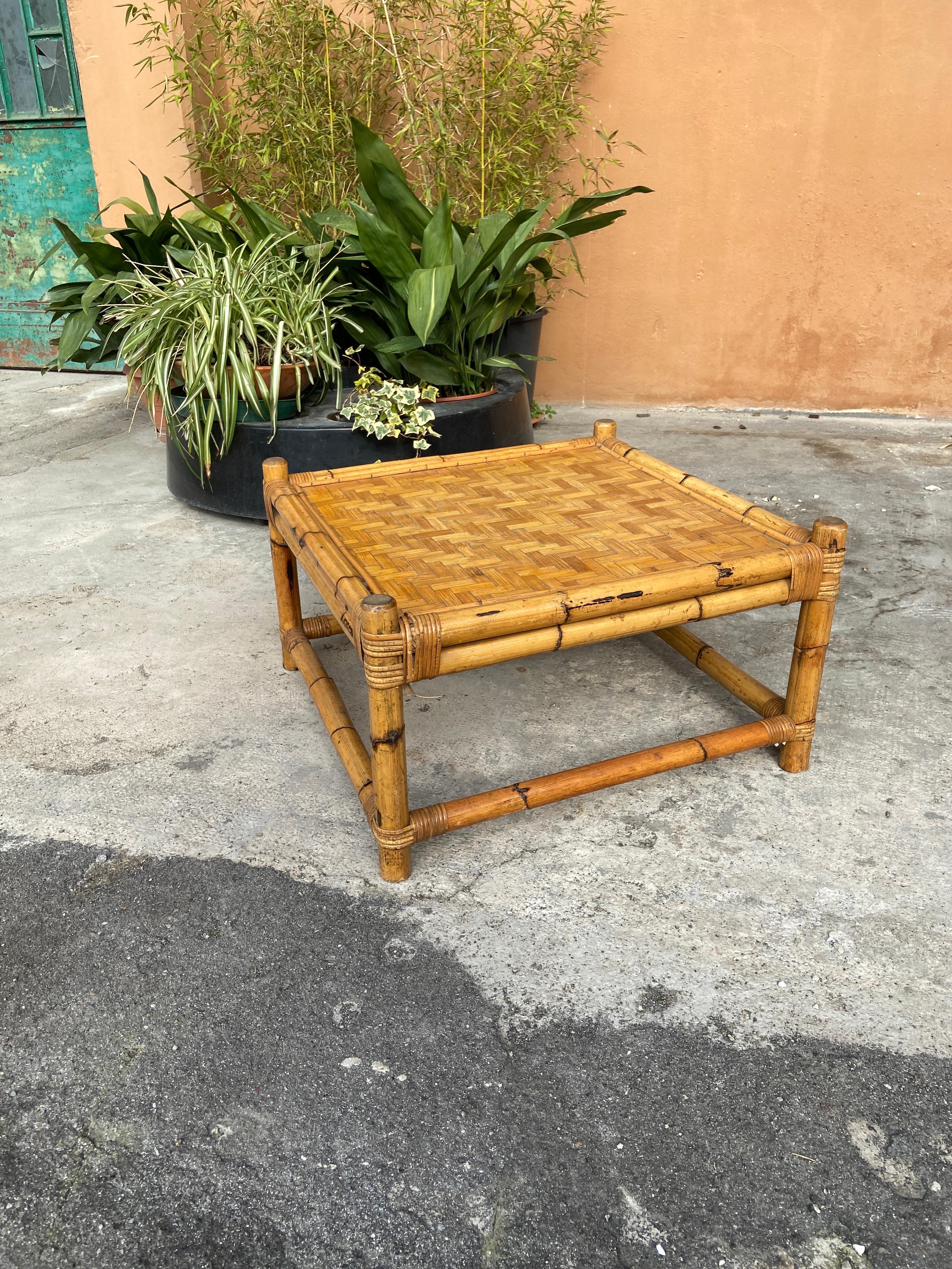 Mid-Century Modern Italian bamboo coffee table by Vivai del Sud. One of the laces on the top is broken but can be restored on demand.
The table can become a set with its sofa as shown in the photos.
Price for the set on request.
 
